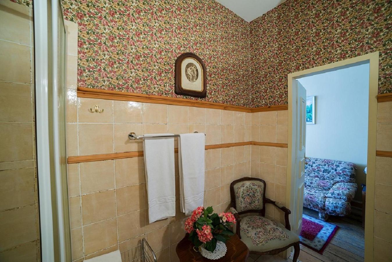 Suite - Photo 9