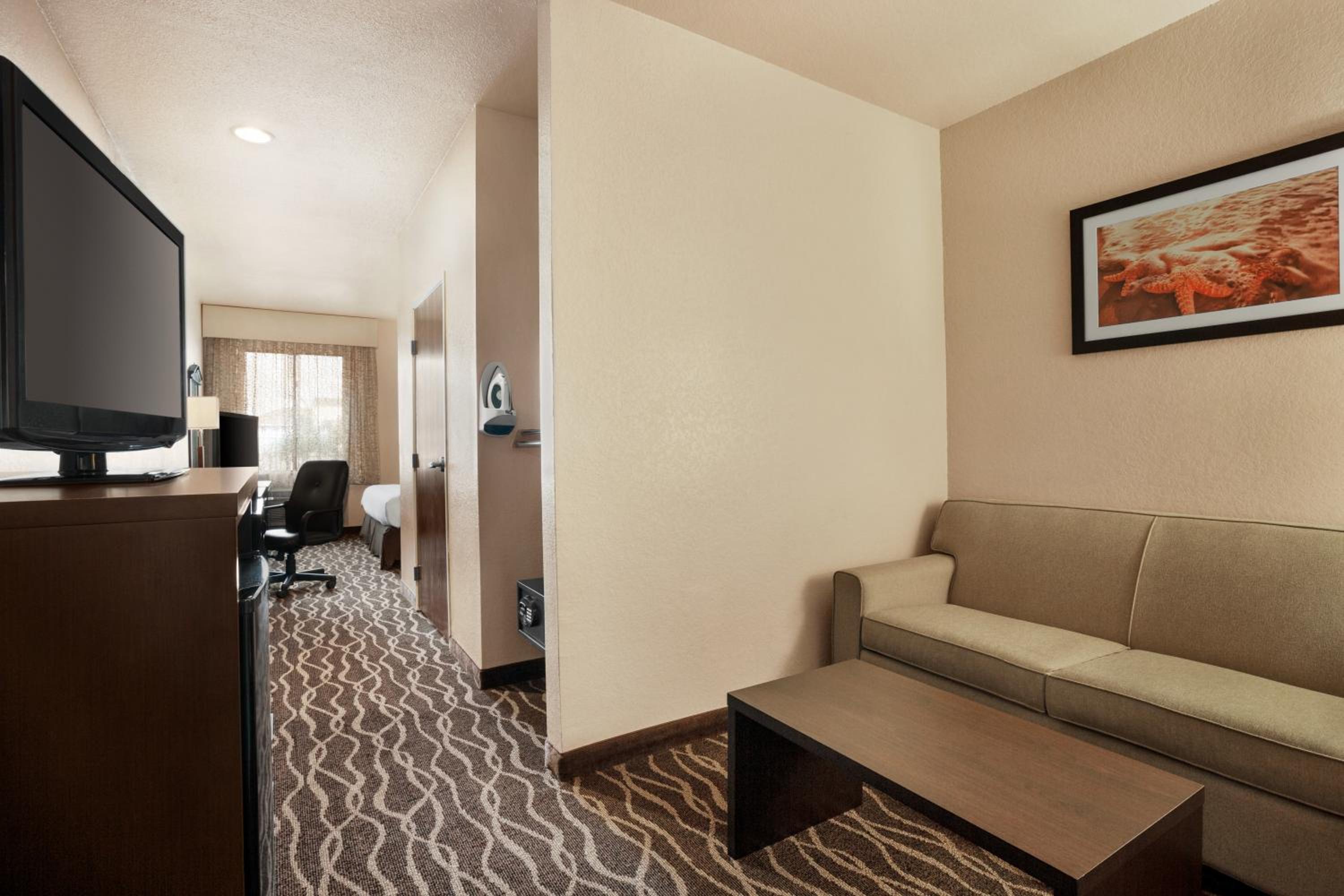 King Room - Non-Smoking - Photo 1