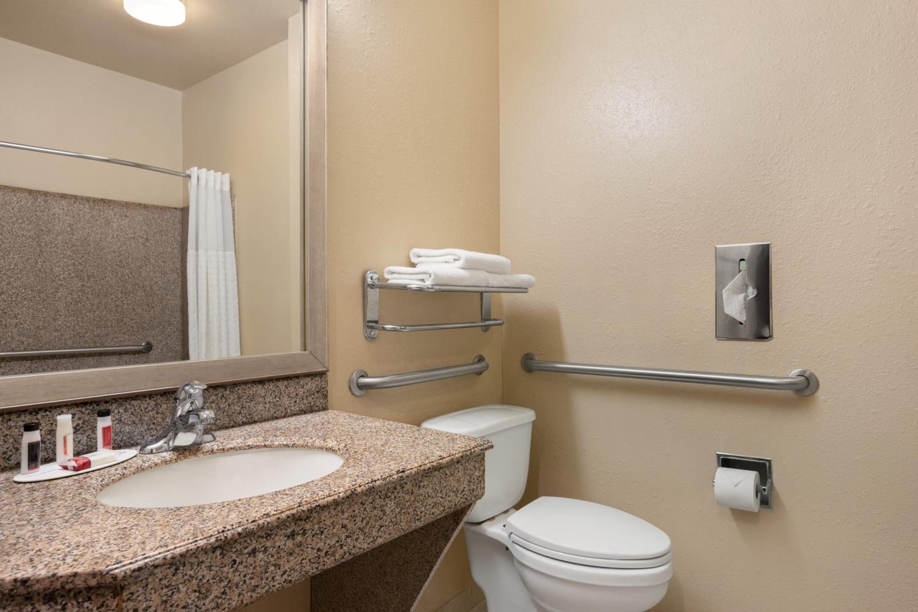 Deluxe Queen Room - Disability Access/Non-Smoking - Photo 2