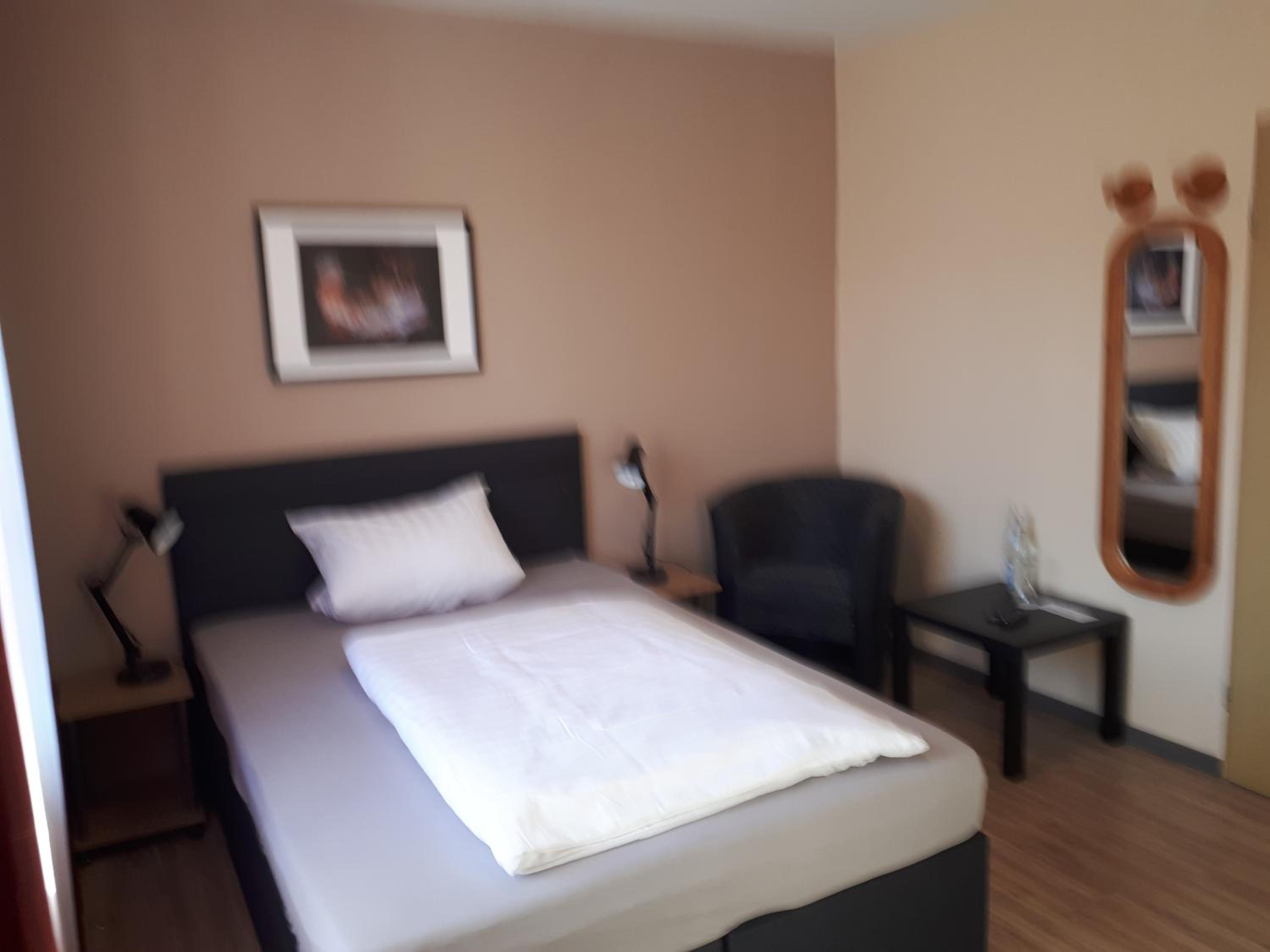 Budget Single Room photo 2