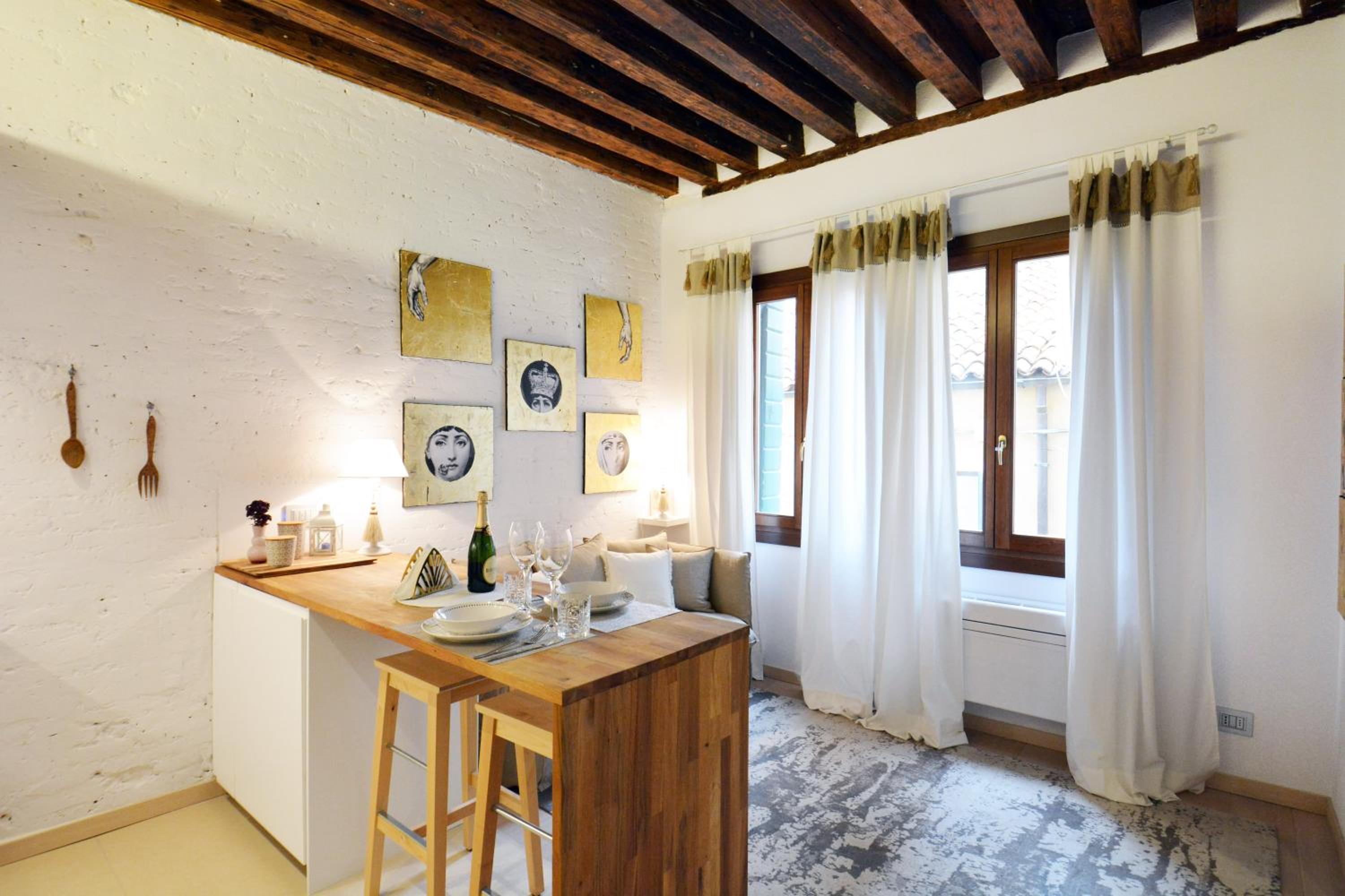 One-Bedroom Apartment photo 2
