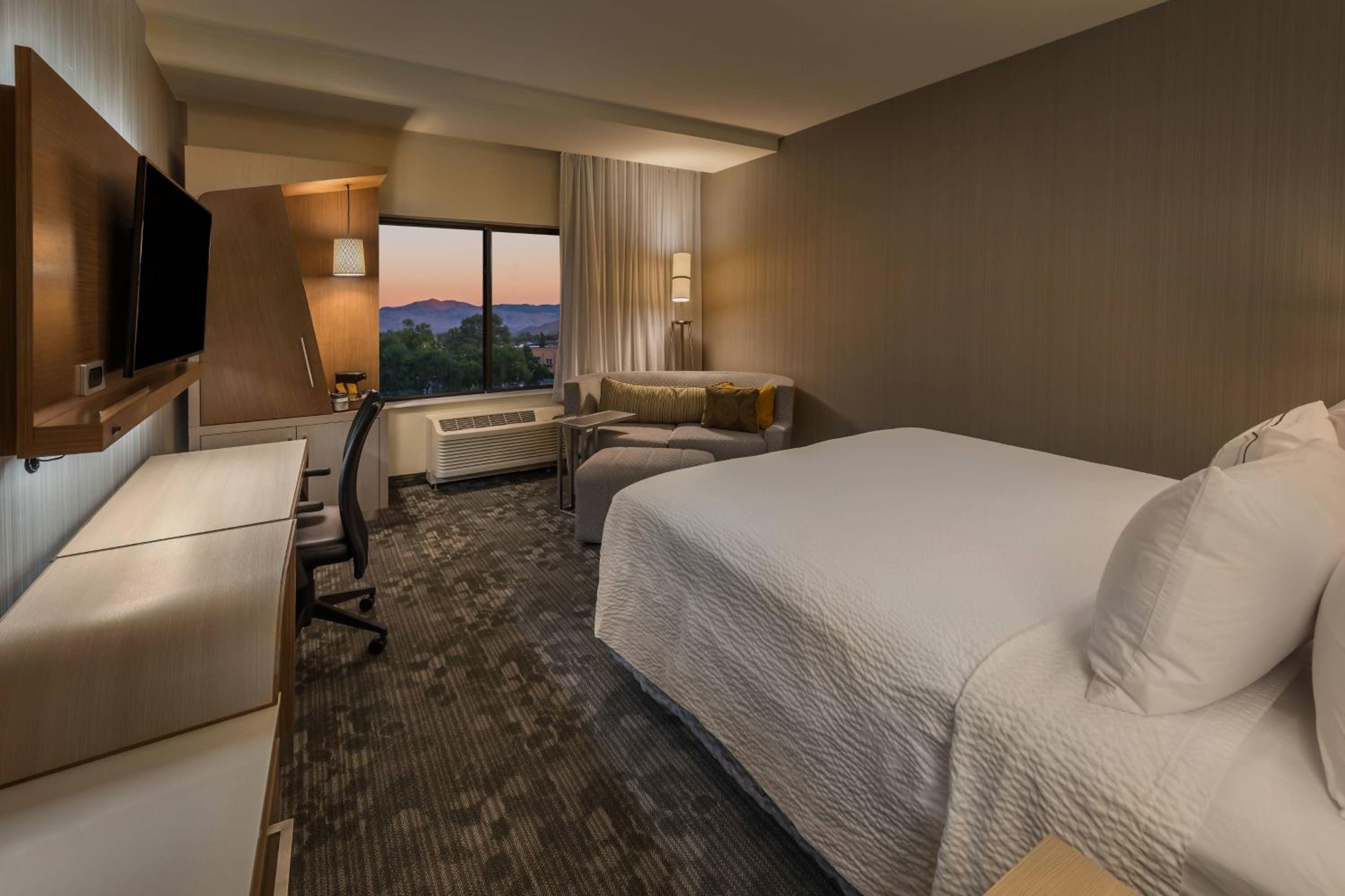 King Room with Bathtub - Mobility Access/Hearing Accessible