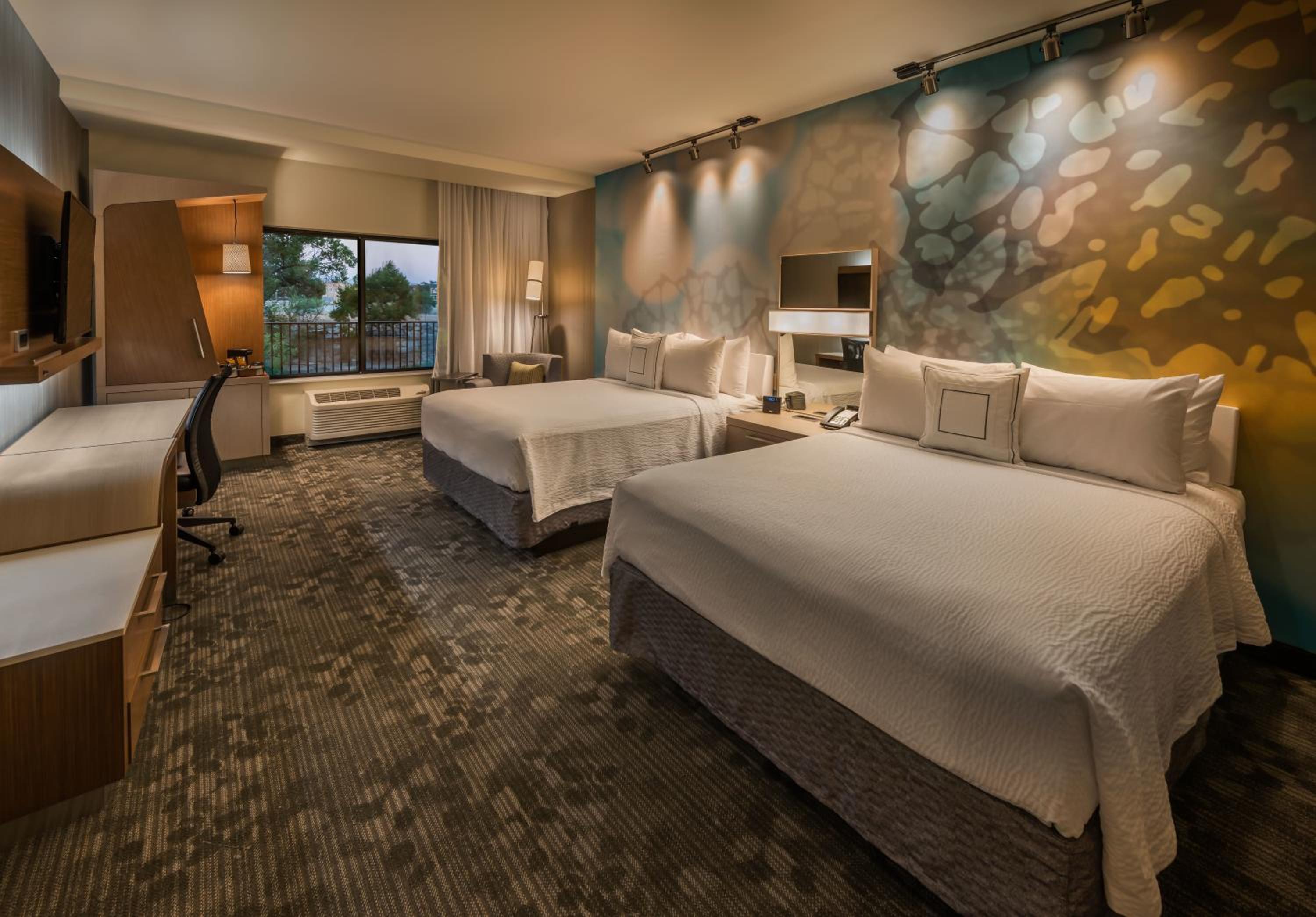 Queen Room with Two Queen Beds and Bathtub - Mobility Access/Hearing Accessible