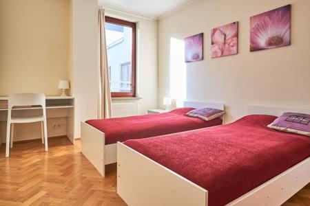 Three-Bedroom Apartment - Photo 29
