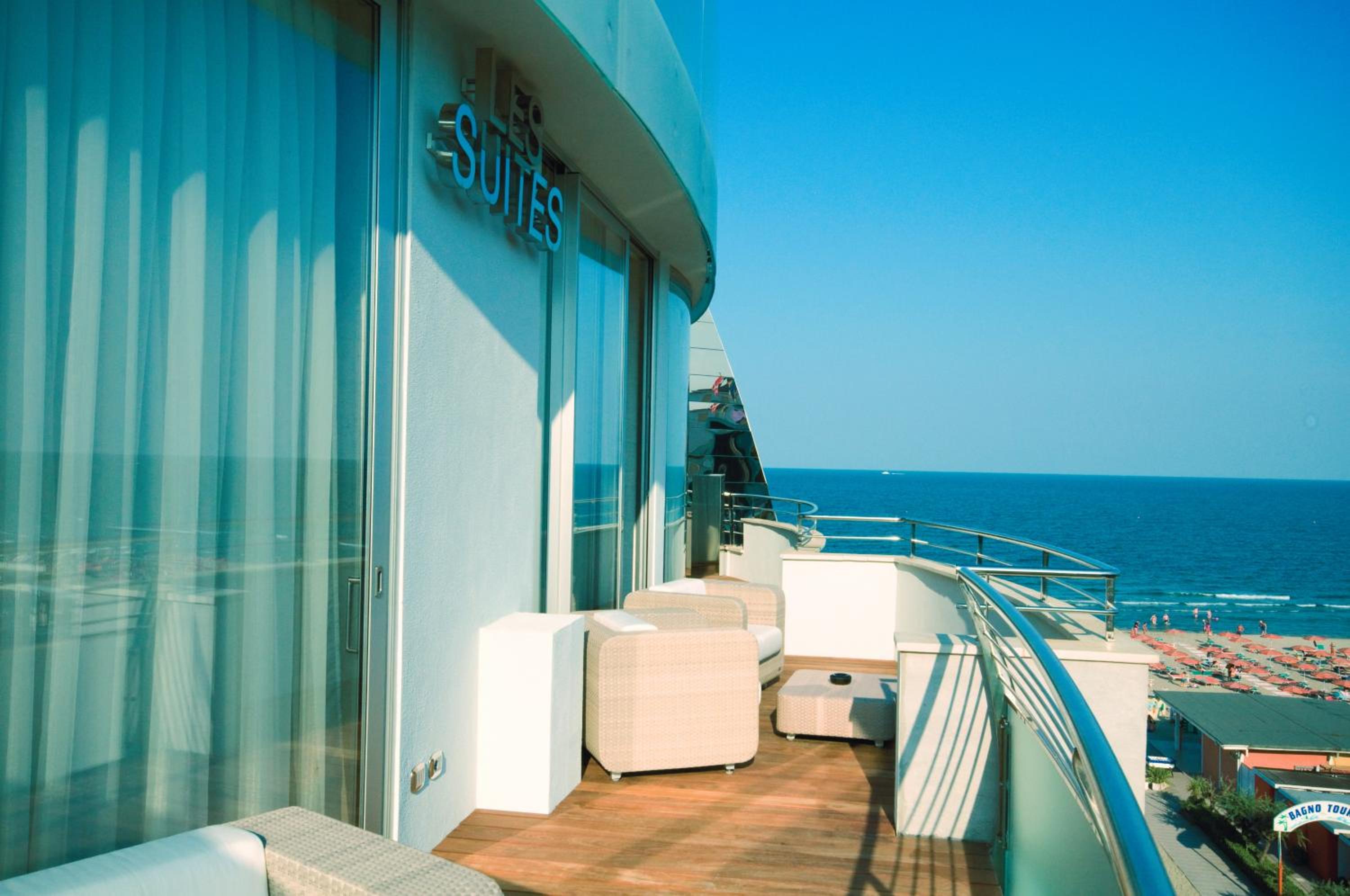 Luxury Two-Bedroom Suite - Split Level with sea view - Photo 3