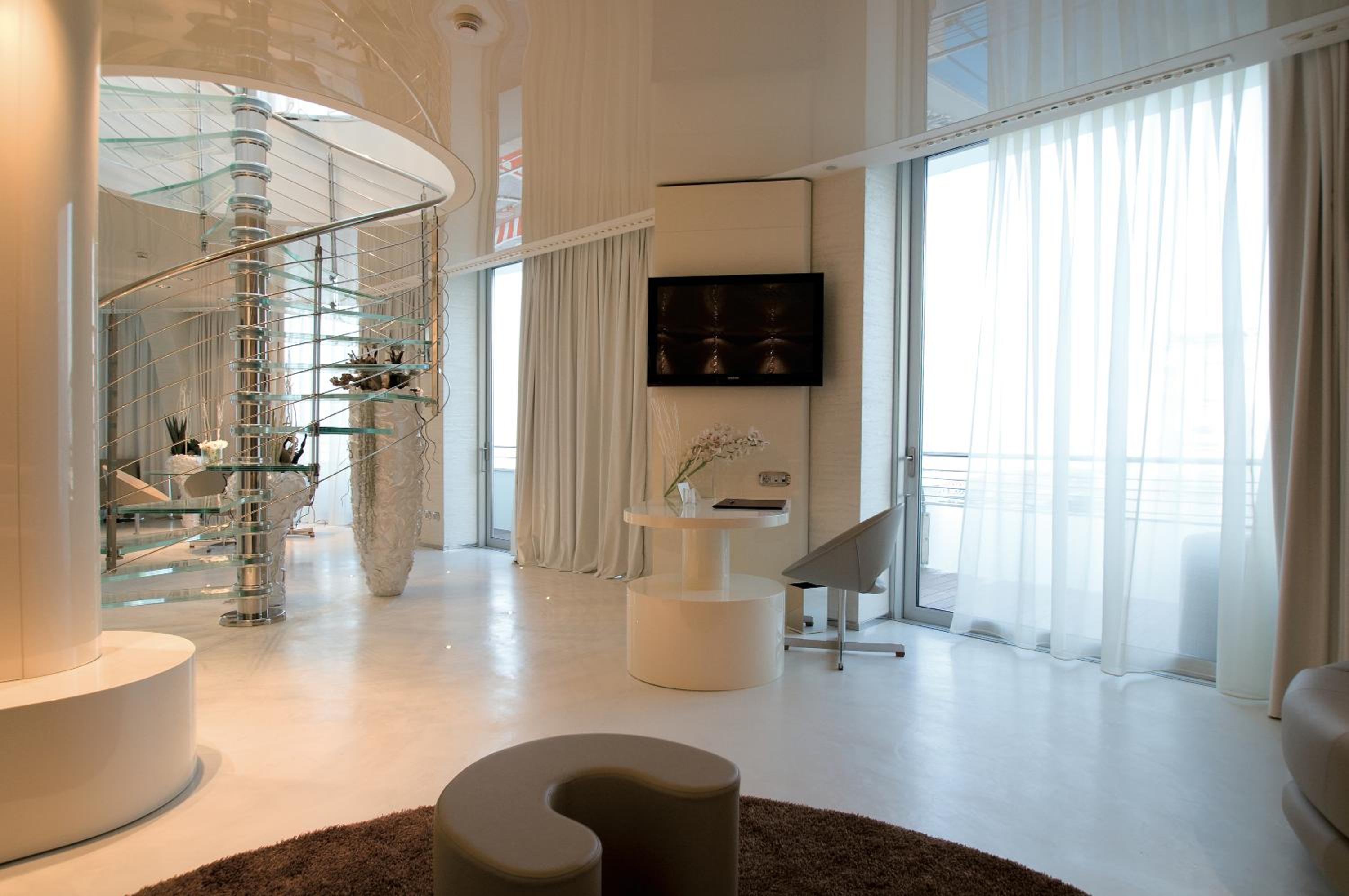 Luxury Two-Bedroom Suite - Split Level with sea view - Photo 8