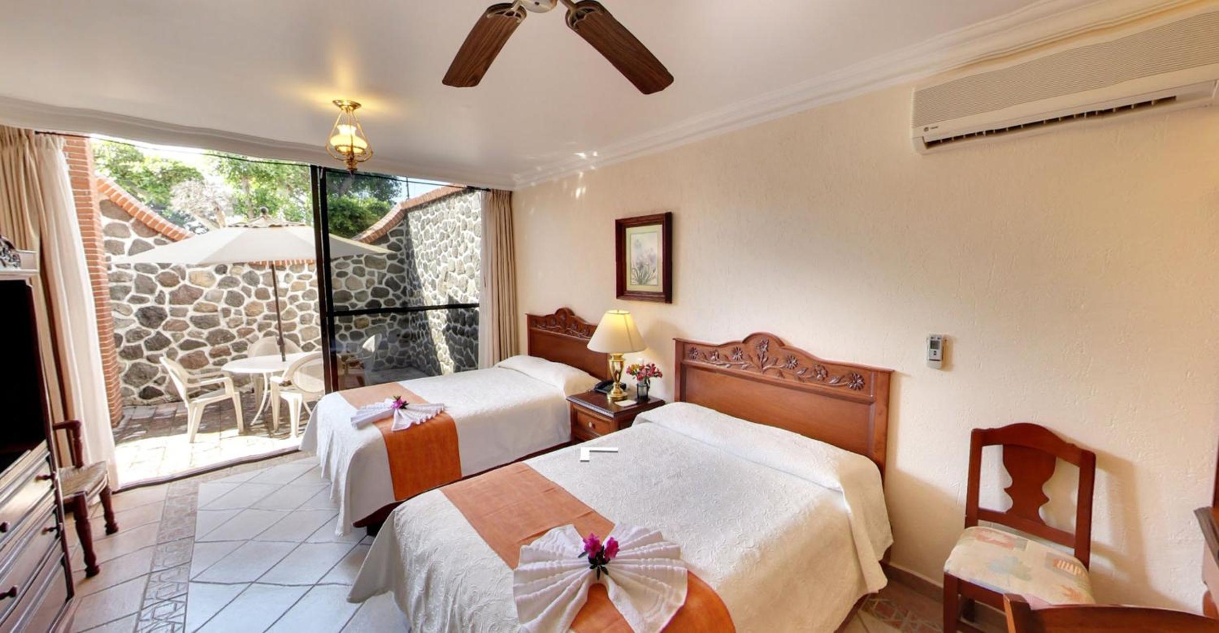 Suite - Photo 1