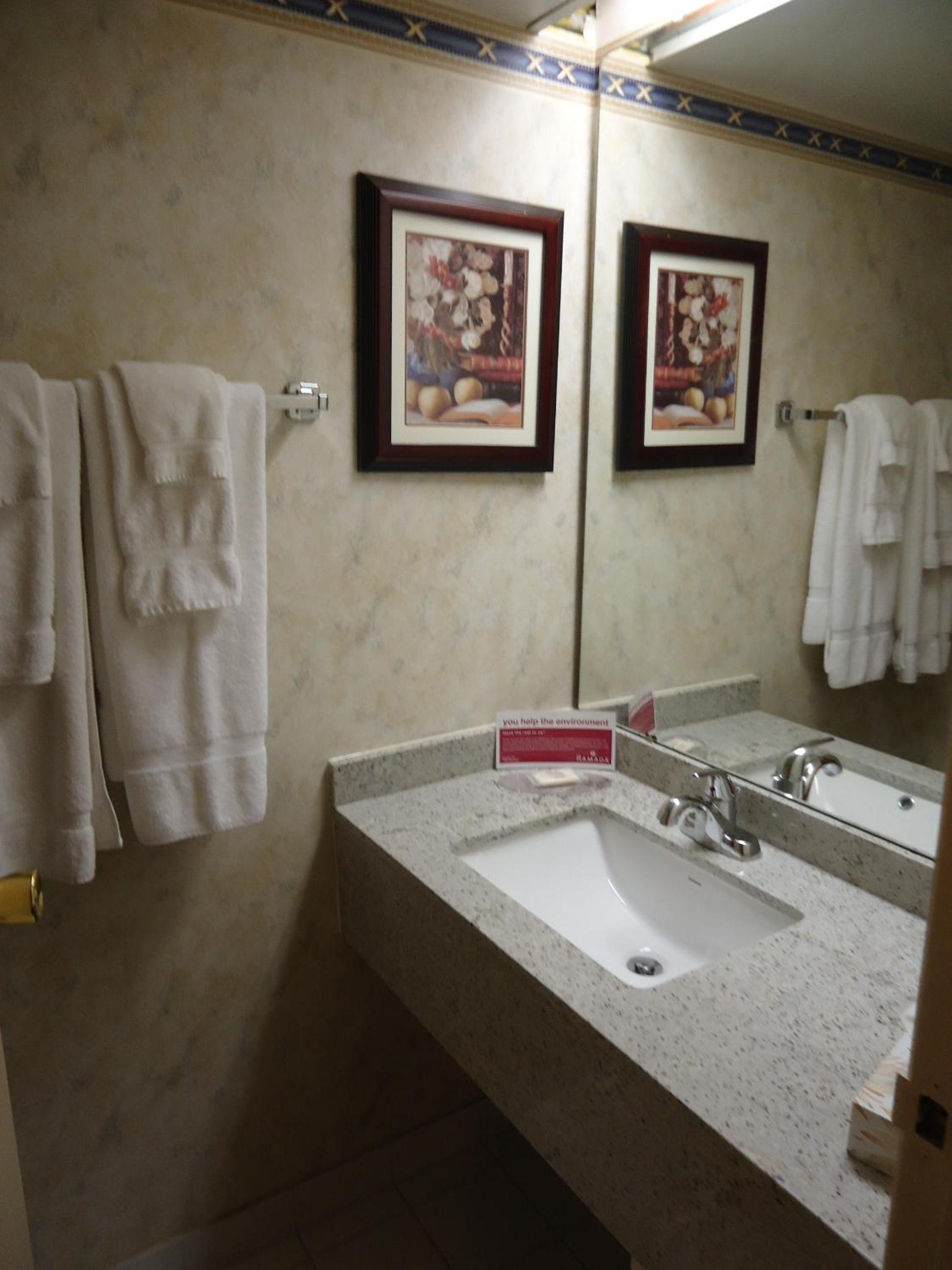 Double Room with Two Double Beds - Non-Smoking - Photo 4