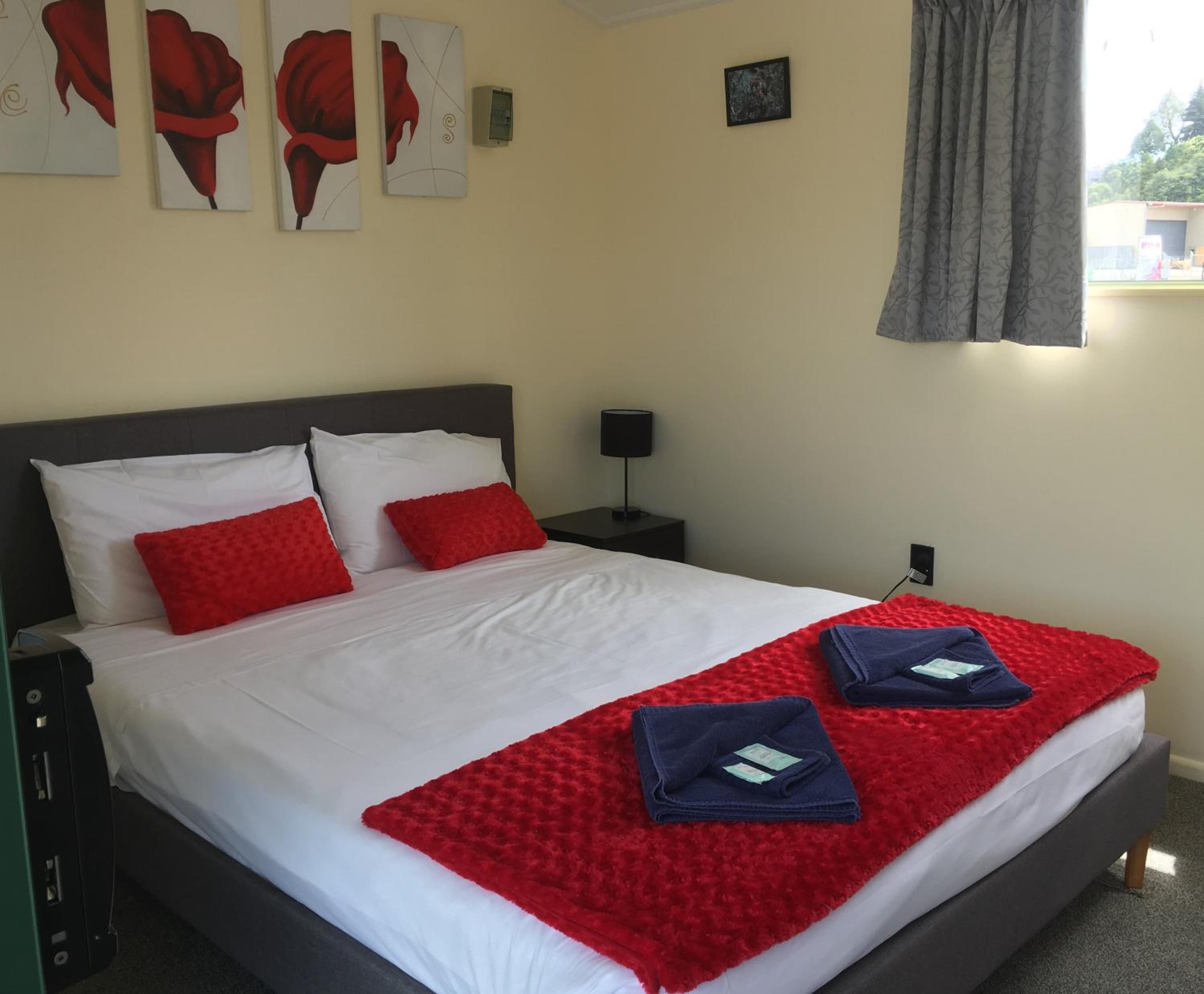 Ensuite Unit photo 3