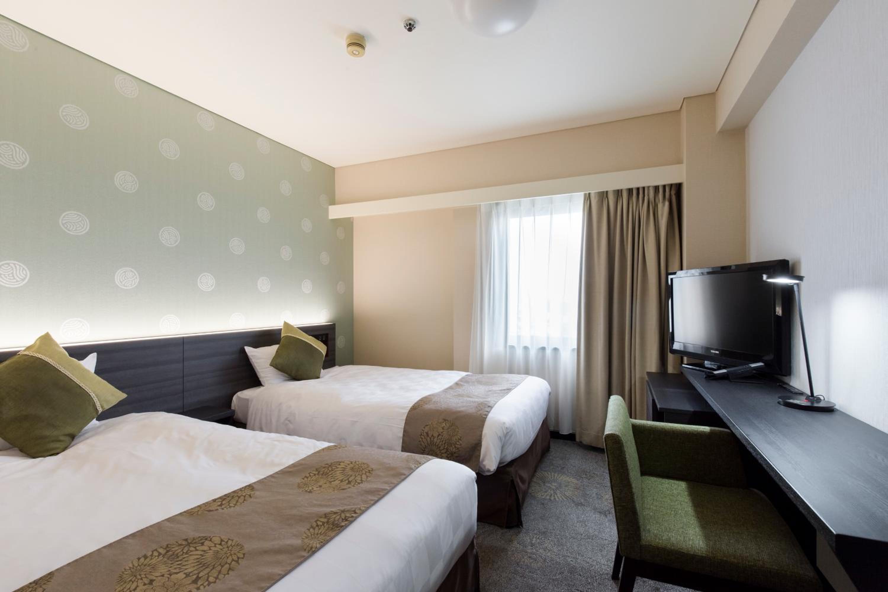 Twin Room (Female Only) - Non-Smoking photo 3