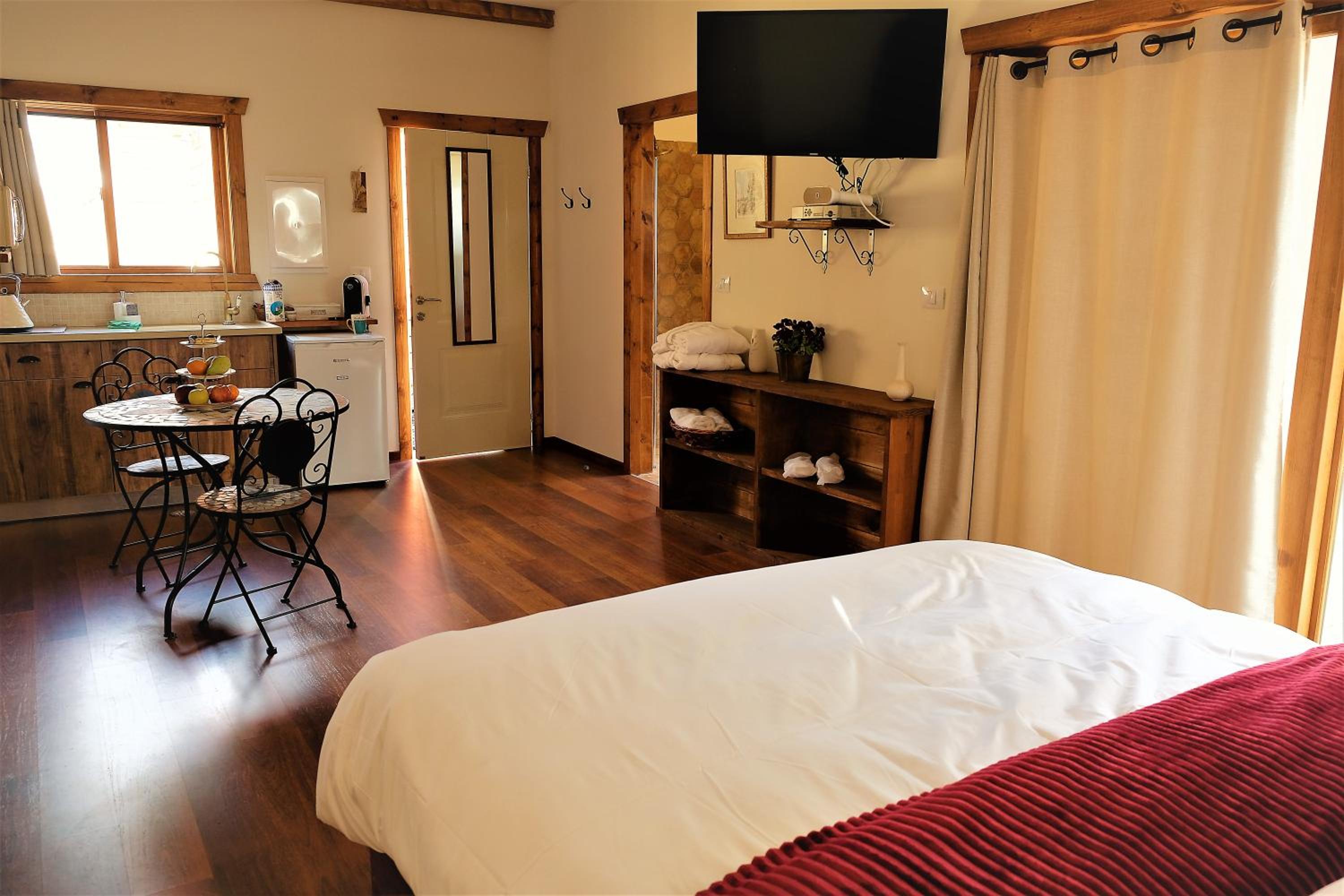 Queen Room with Spa Bath - Photo 5