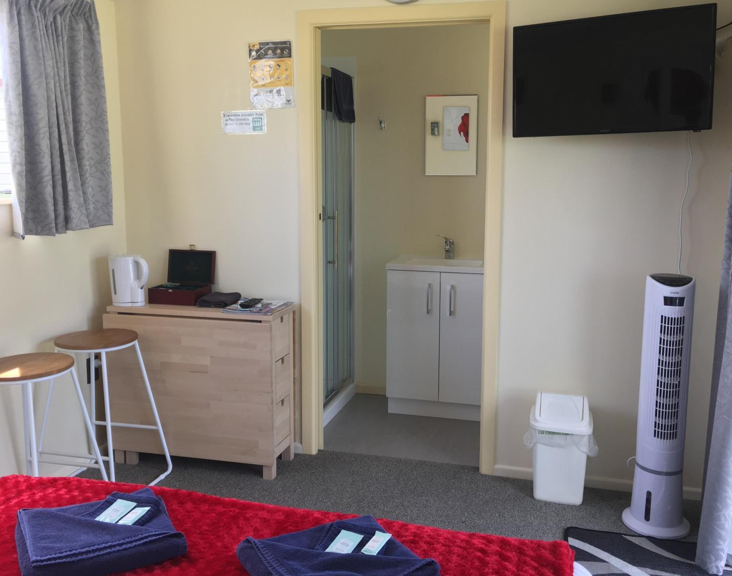 Ensuite Unit photo 2