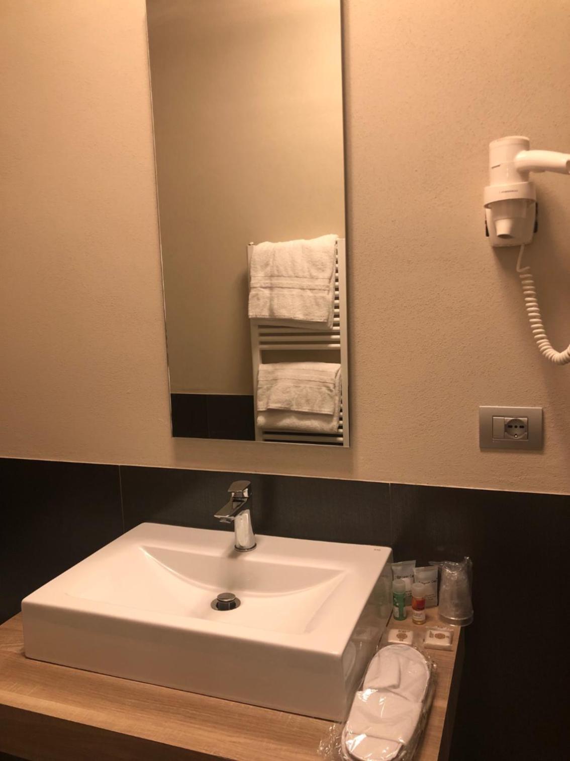 Double or Twin Room - Photo 18