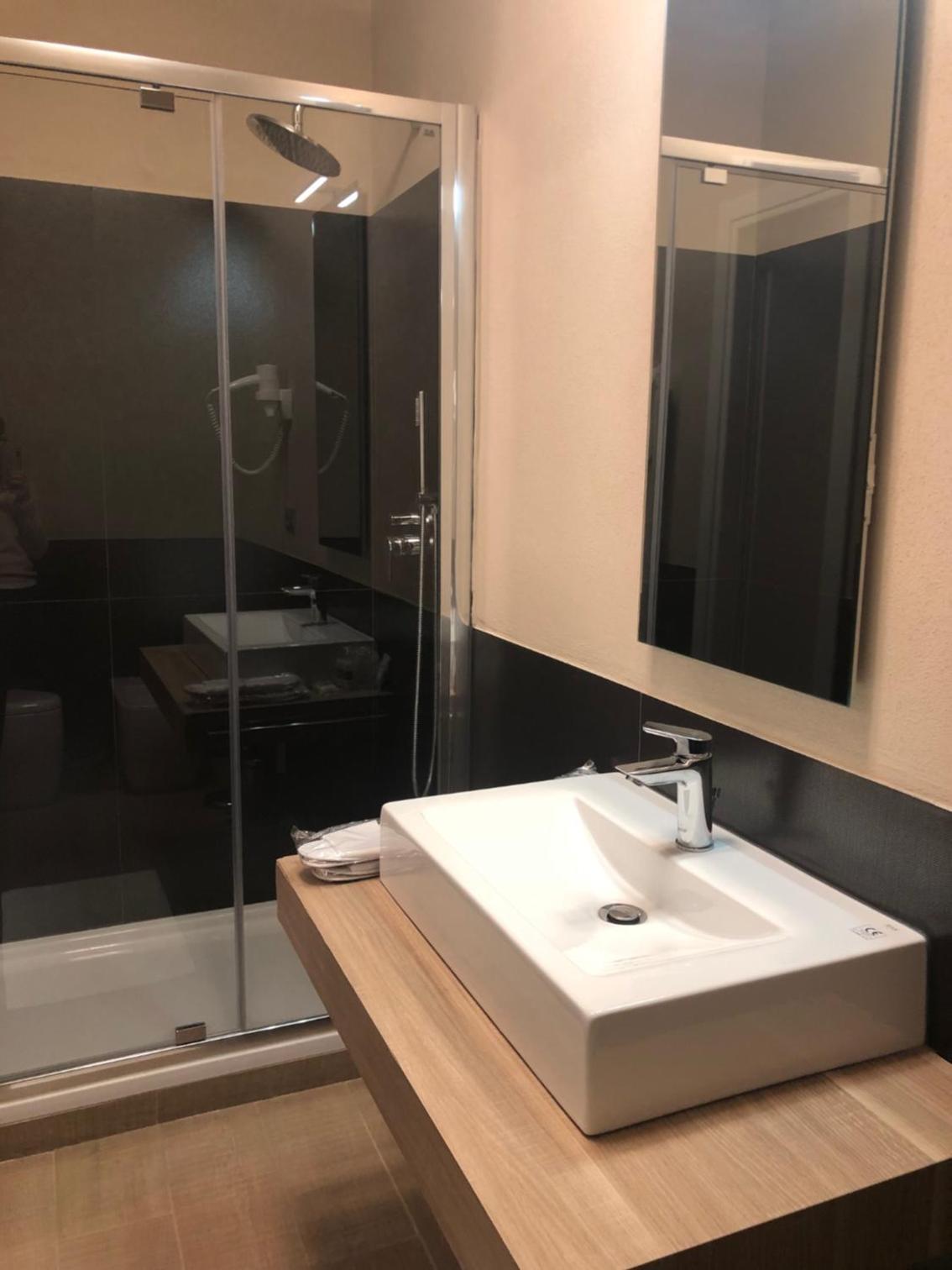 Double or Twin Room - Photo 11