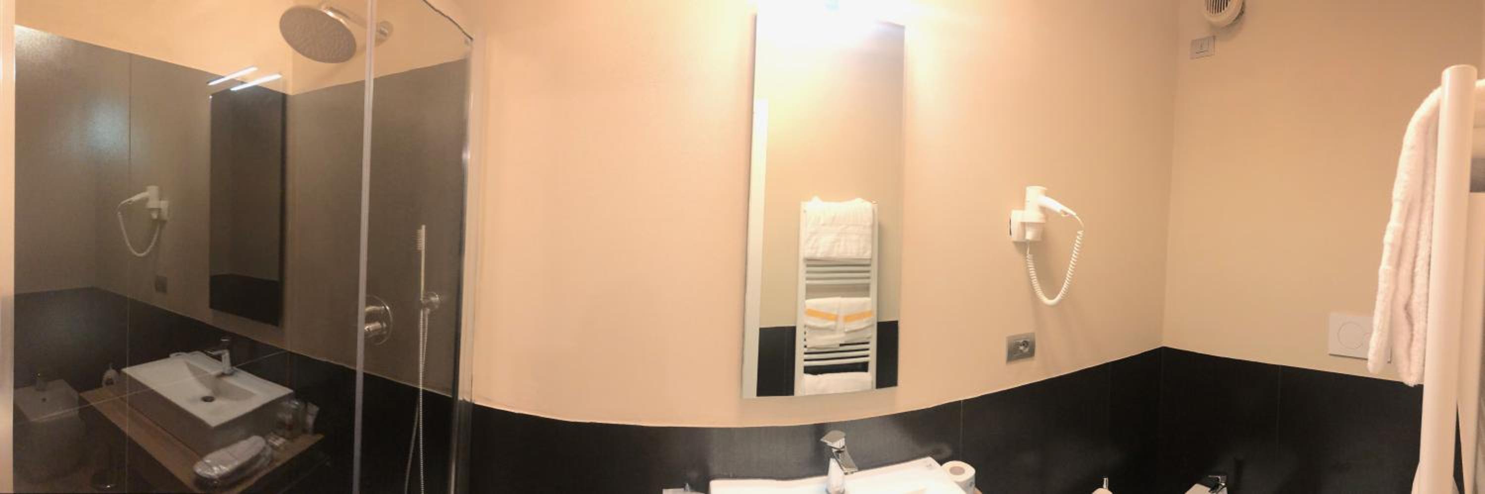 Double or Twin Room - Photo 9