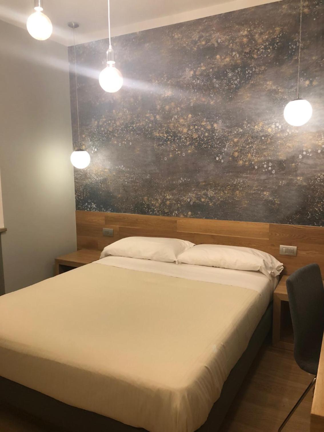Double or Twin Room - Photo 8