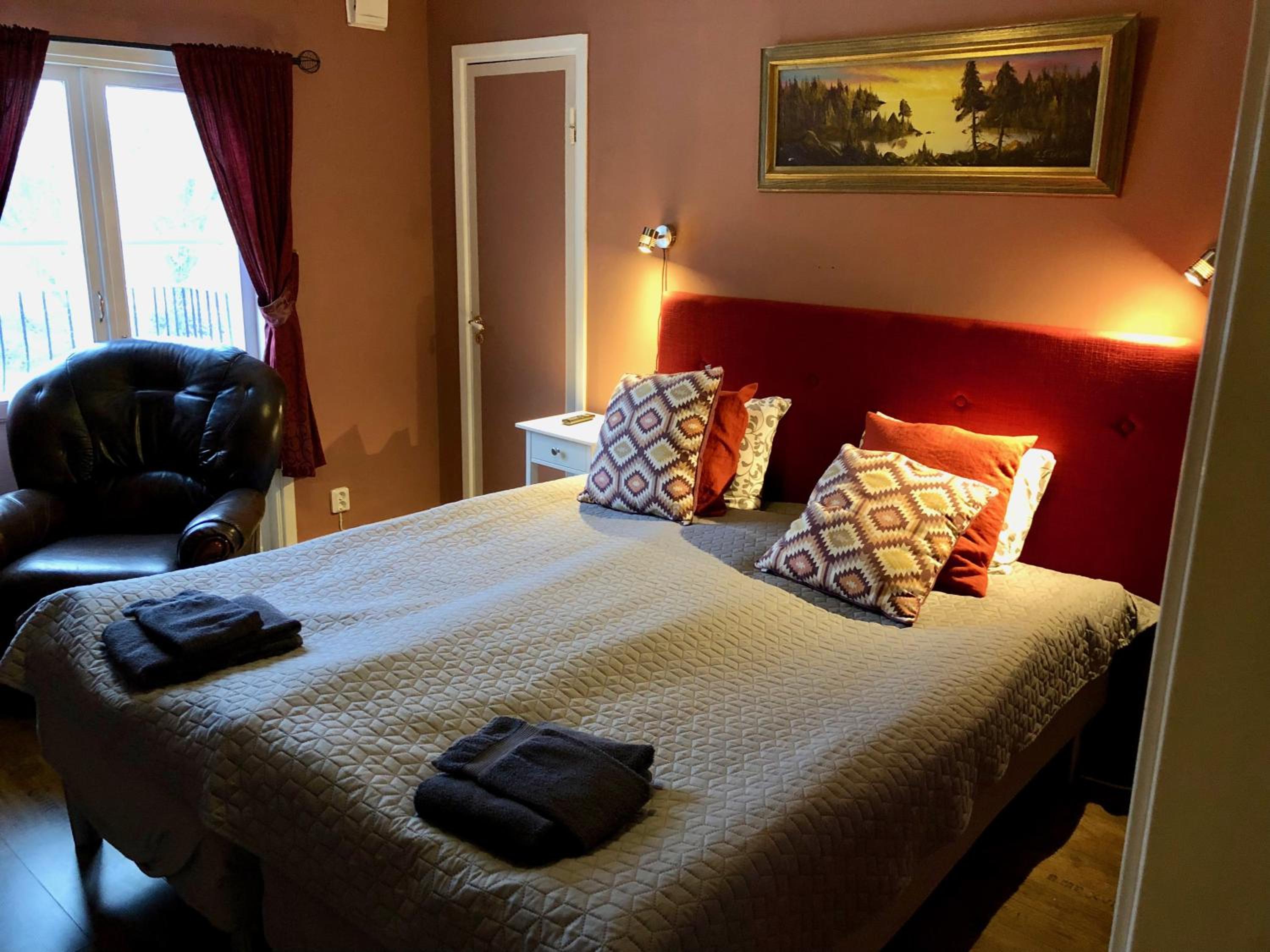 Economy Double Room with Shared Bathroom photo 2