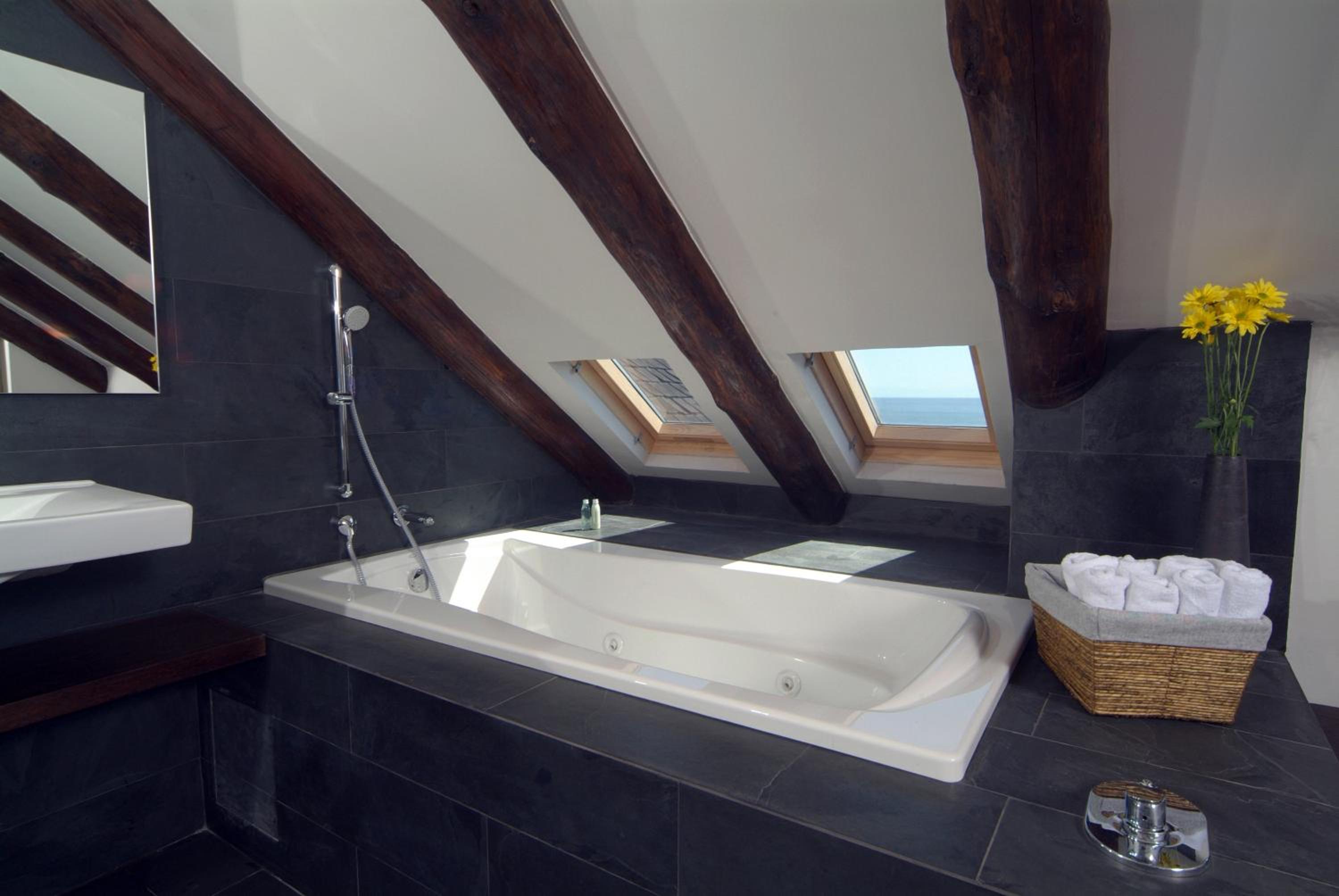 Senior Suite with Ocean View photo 3