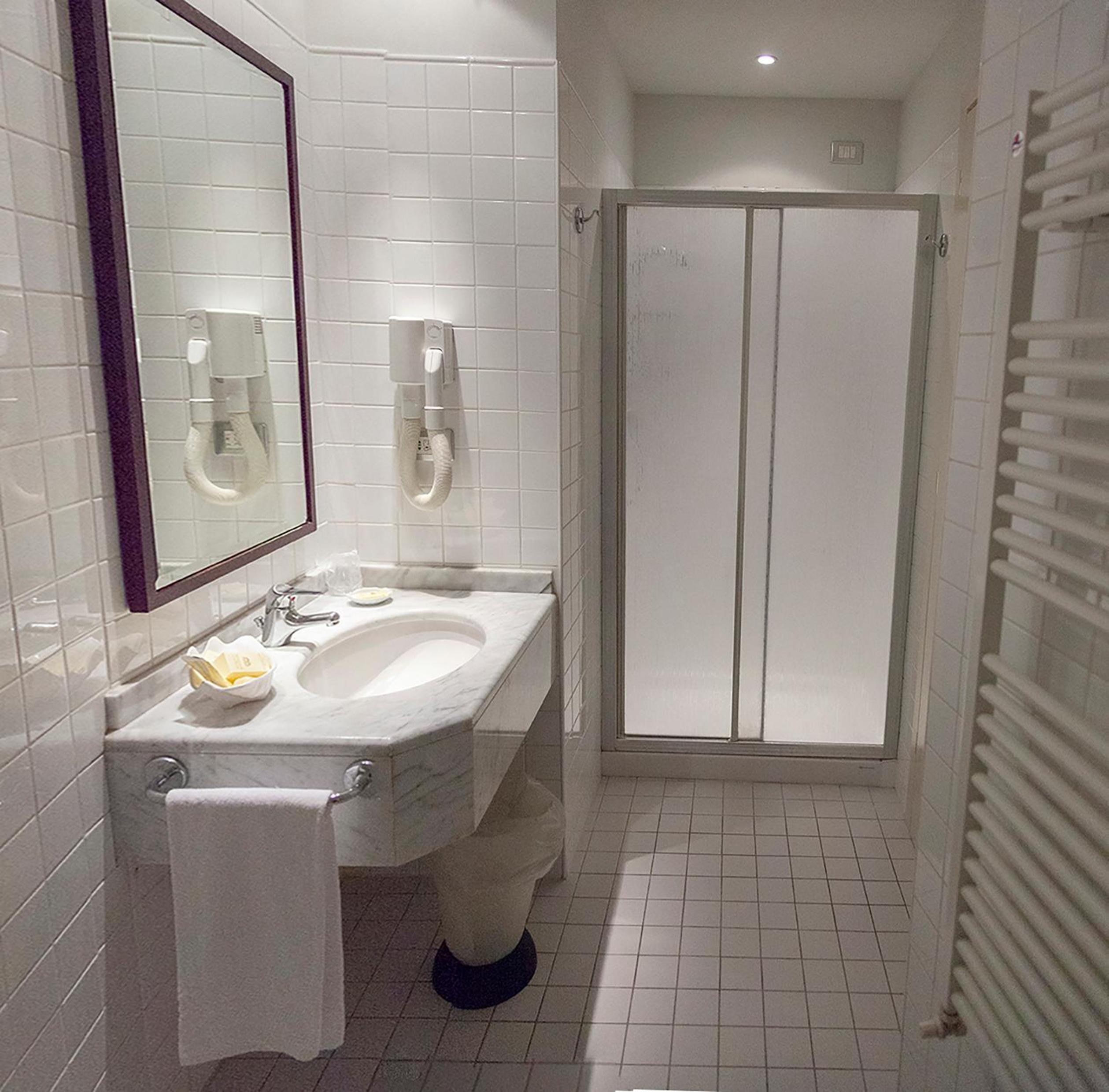 Double Room - Photo 13