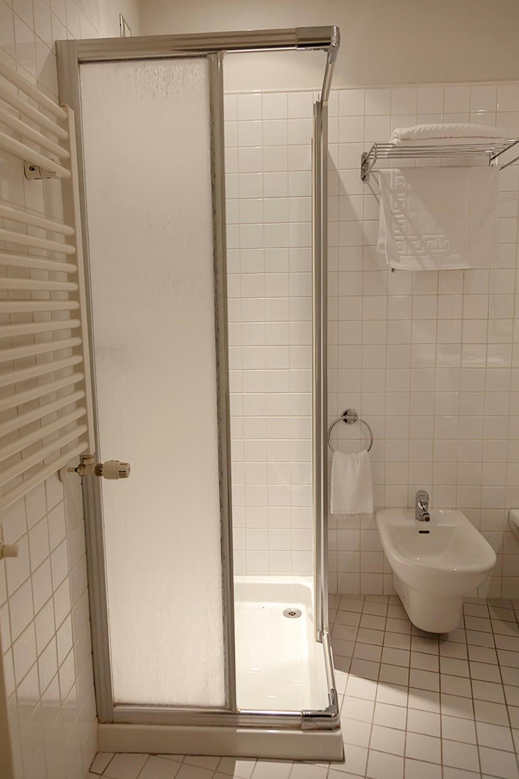 Double Room - Photo 16