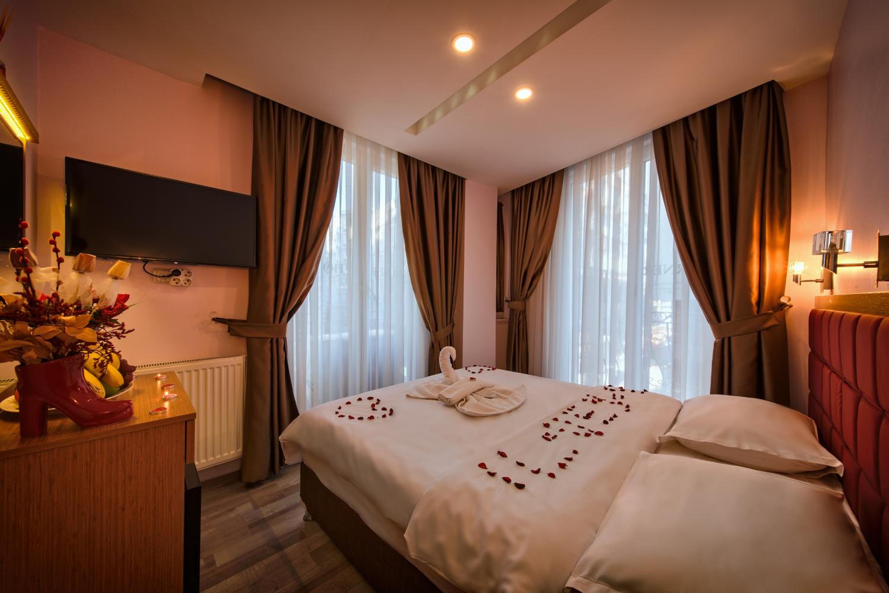 Deluxe Family Suite photo 3