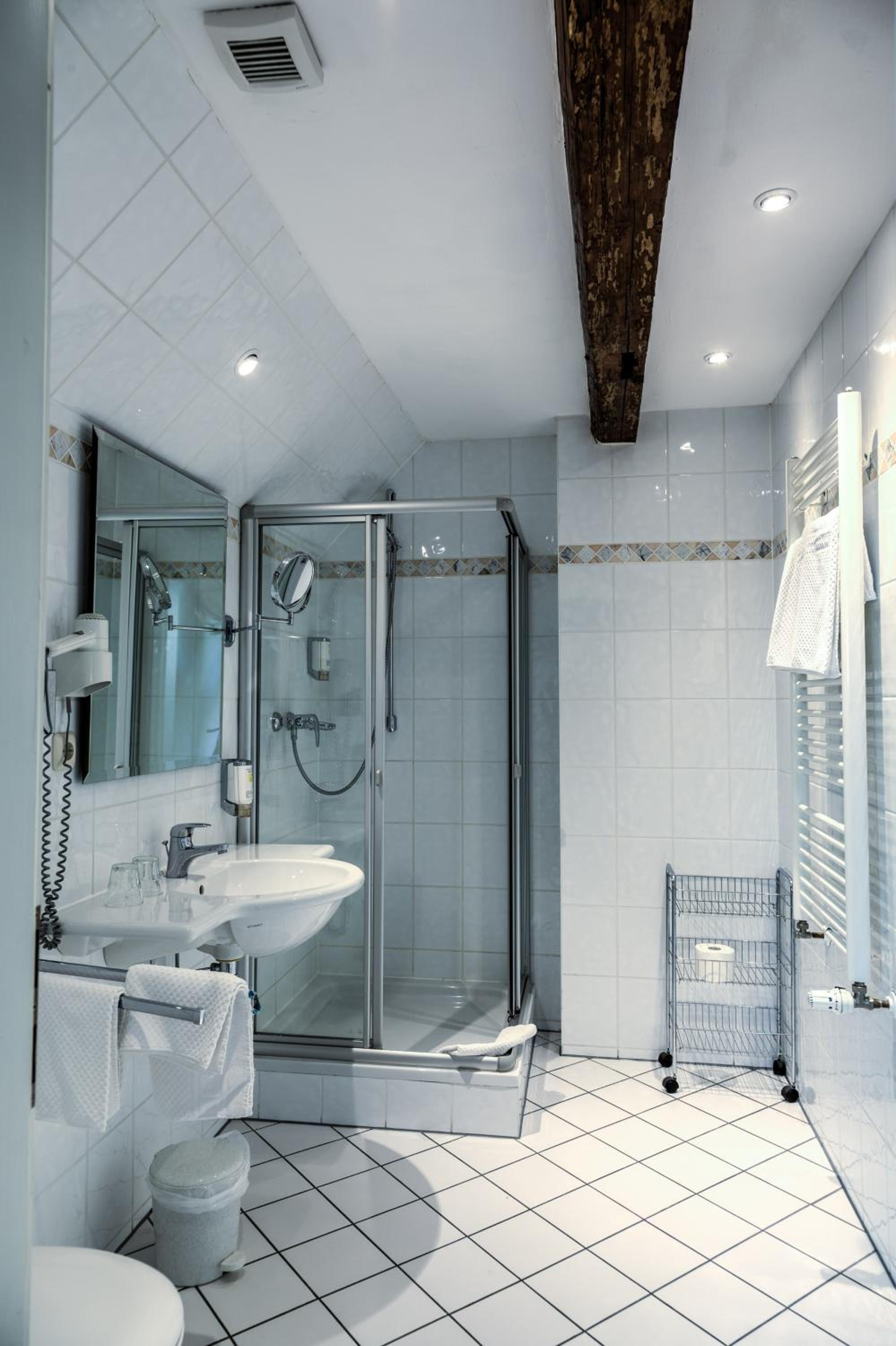 Double Room - Photo 12