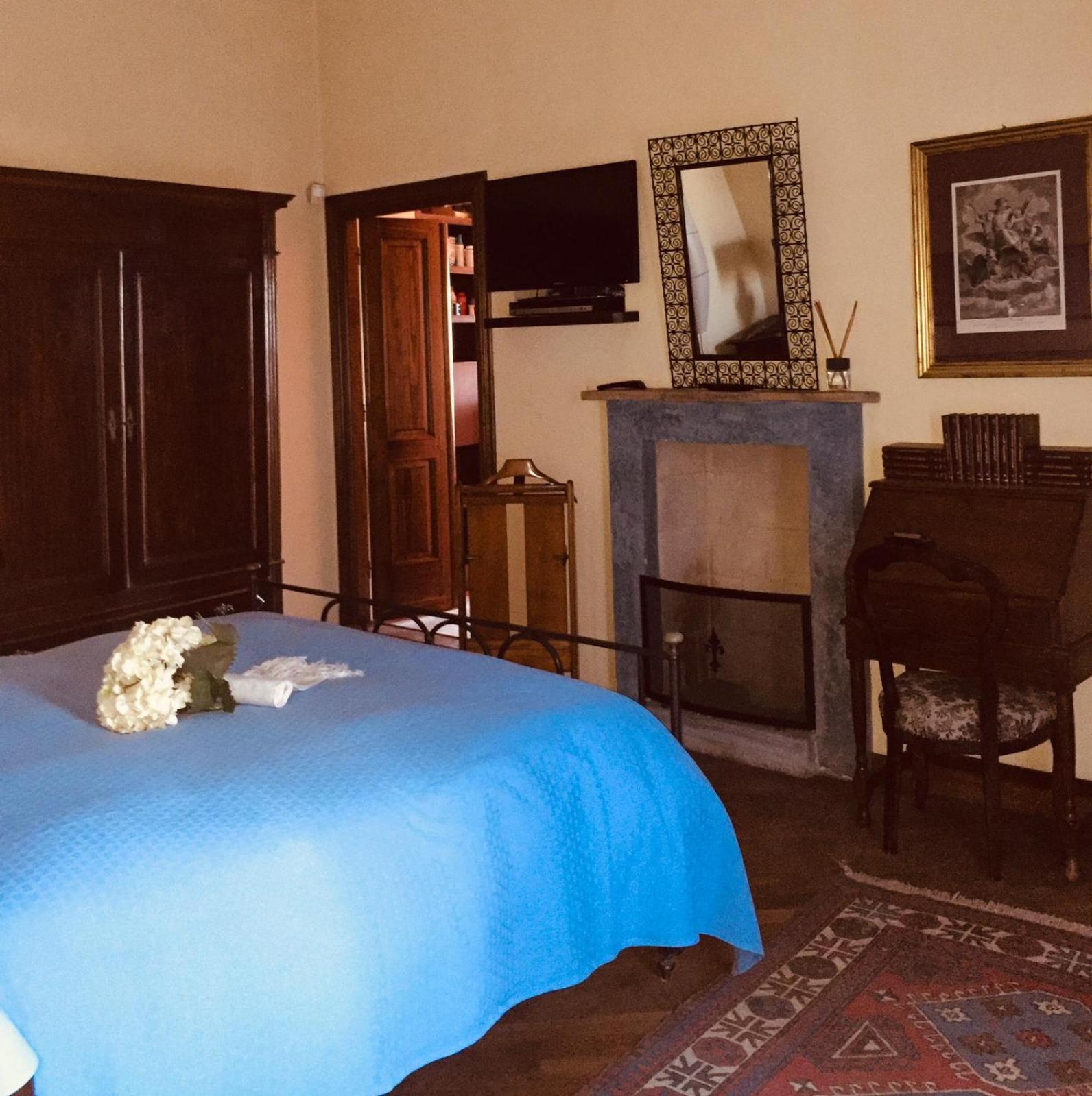 Queen Room with Pool View - Photo 19