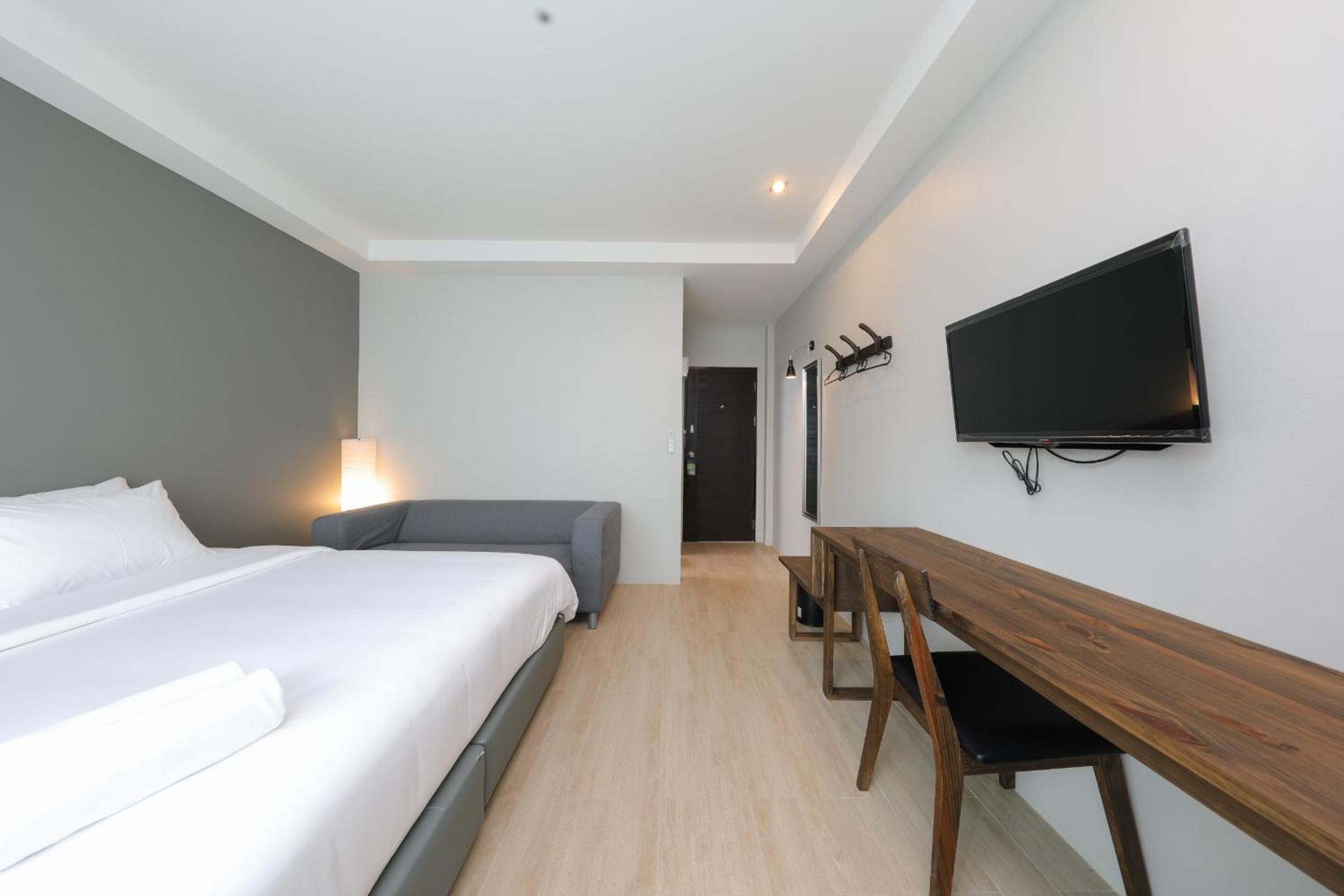 Standard King Room - Photo 6