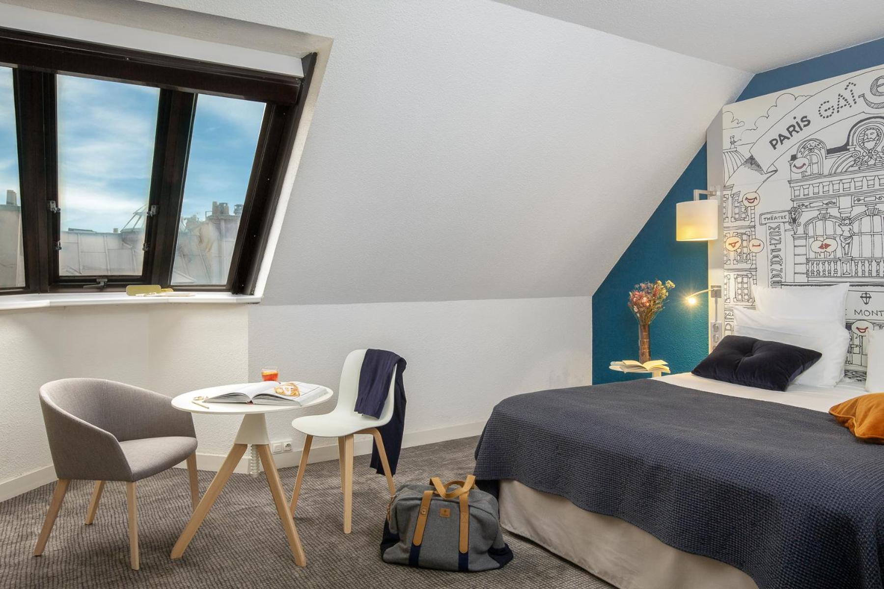Standard Room with Double Bed thumbnail 6