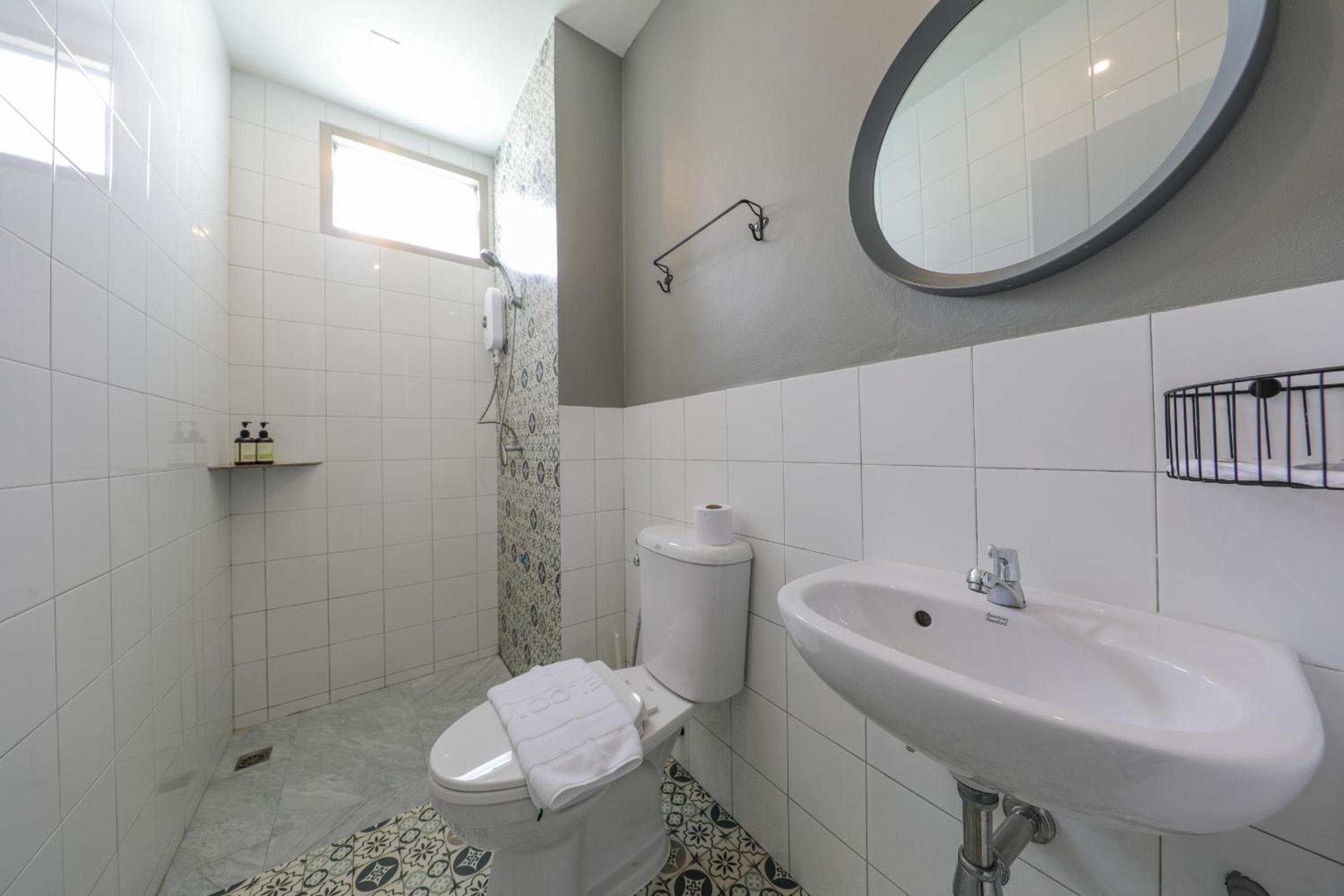 Standard King Room - Photo 2