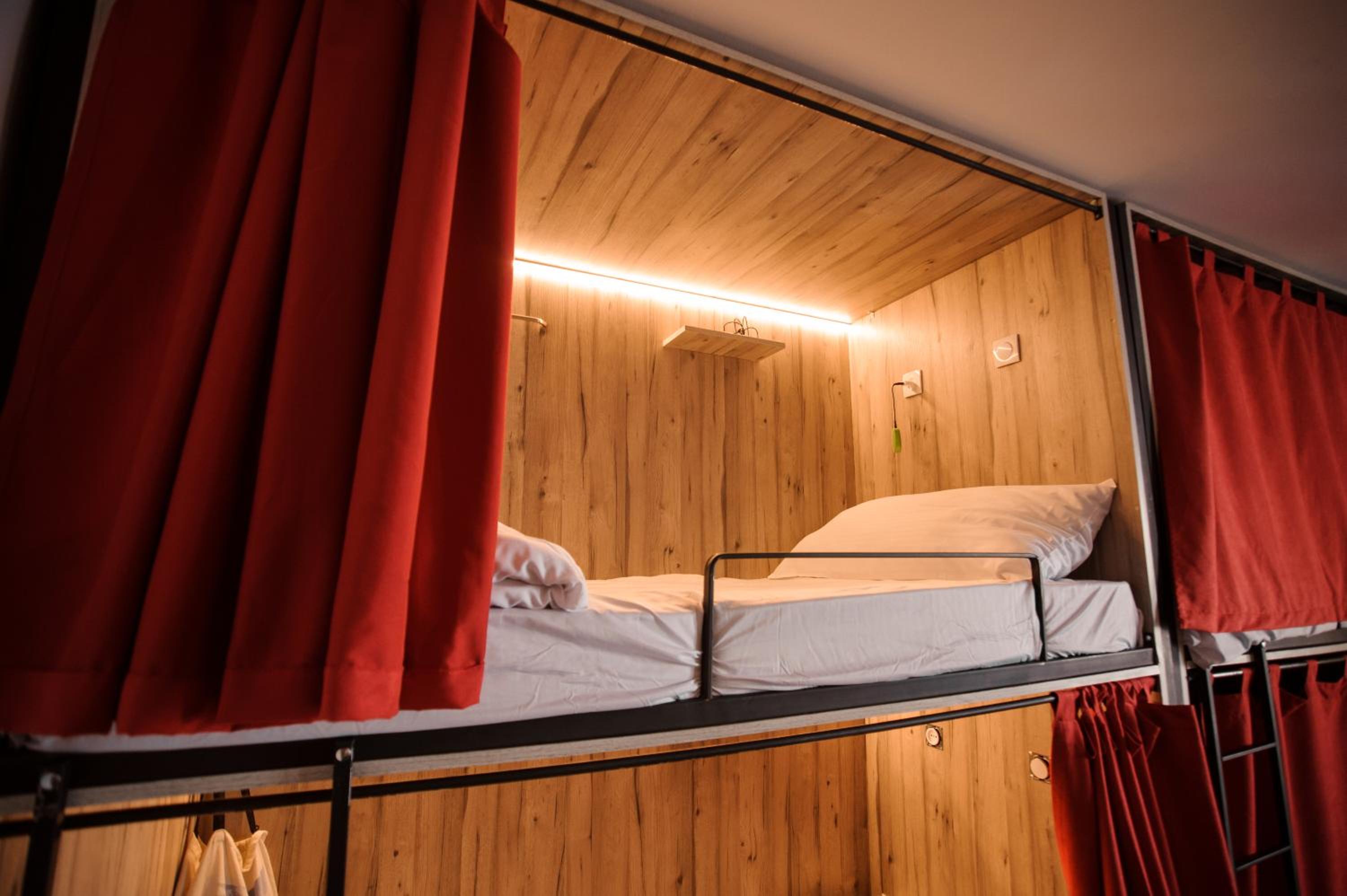 Bed in 6-Bed Mixed Dormitory Room photo 1