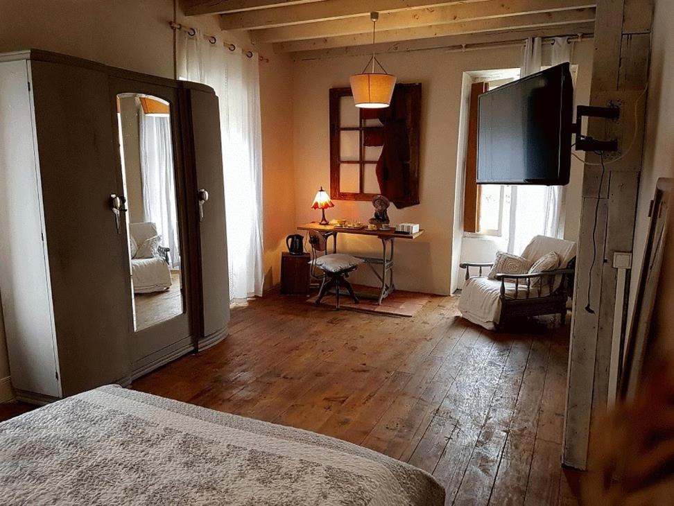 Suite with Garden View - Photo 10
