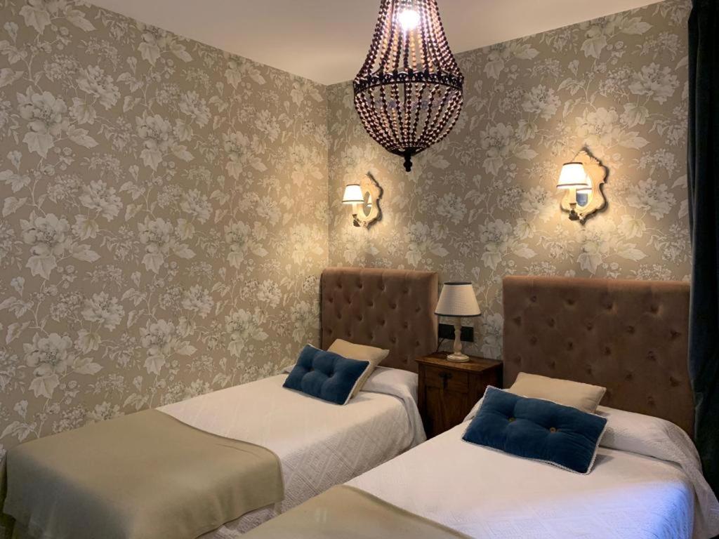 Double or Twin Room - Photo 17