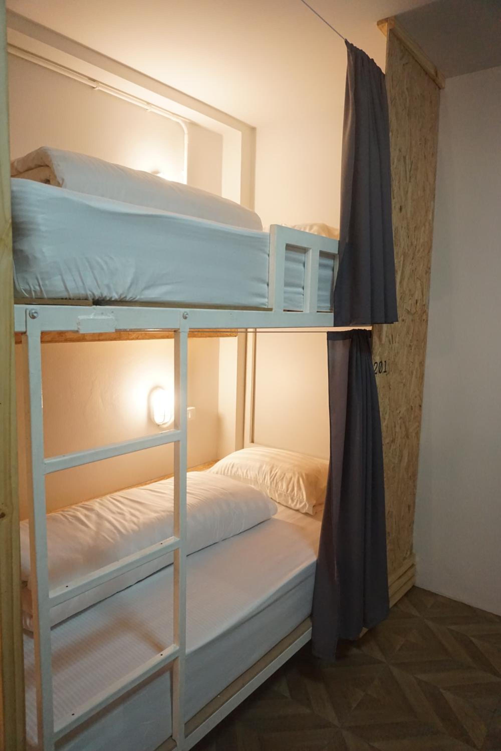 Bed in 6-Bed Mixed Dormitory Room photo 2