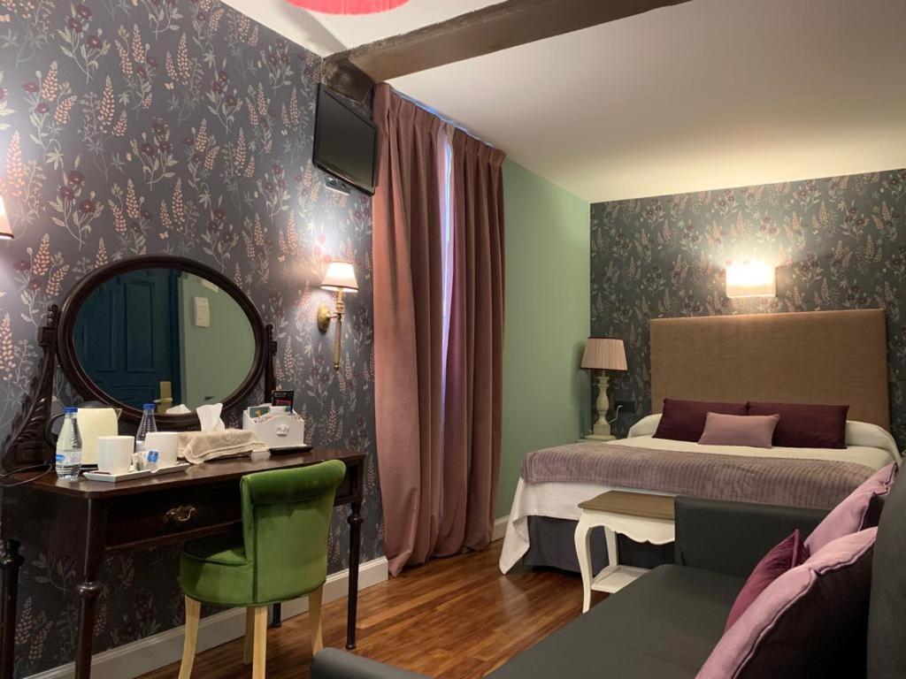 Double or Twin Room - Photo 12