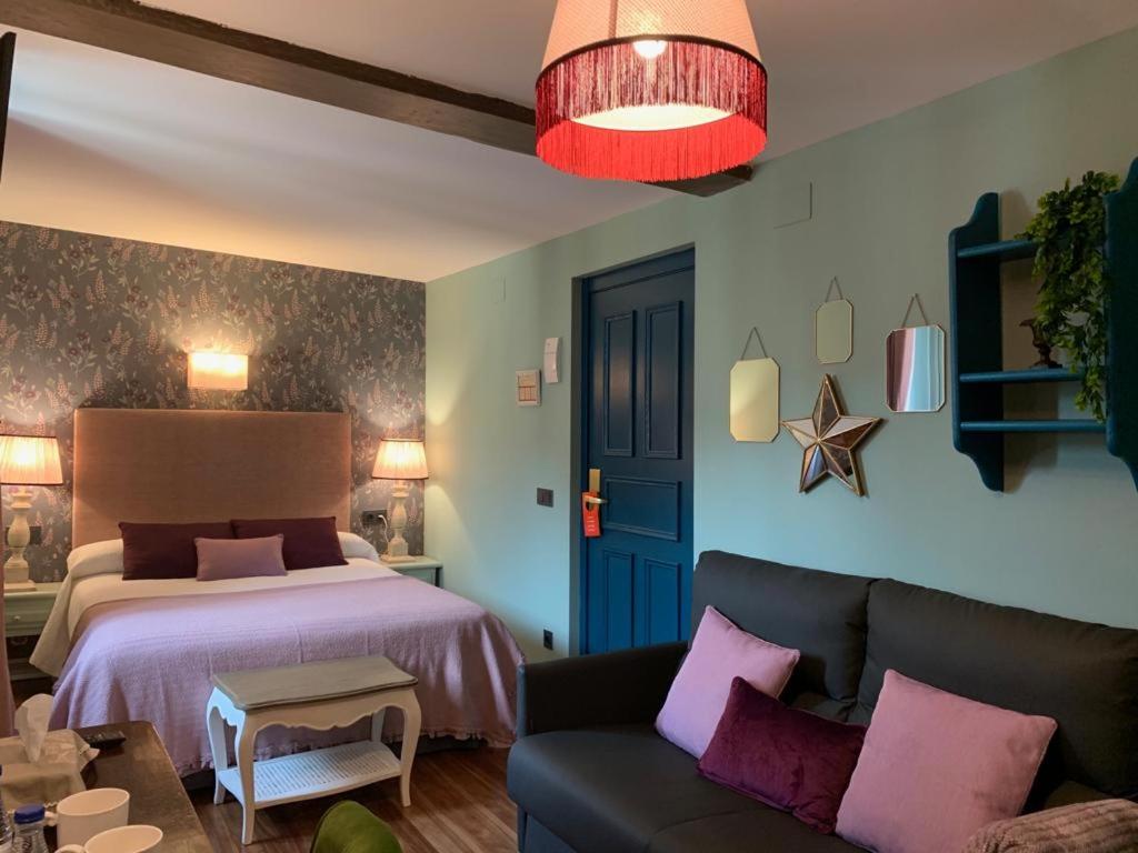 Double or Twin Room - Photo 13