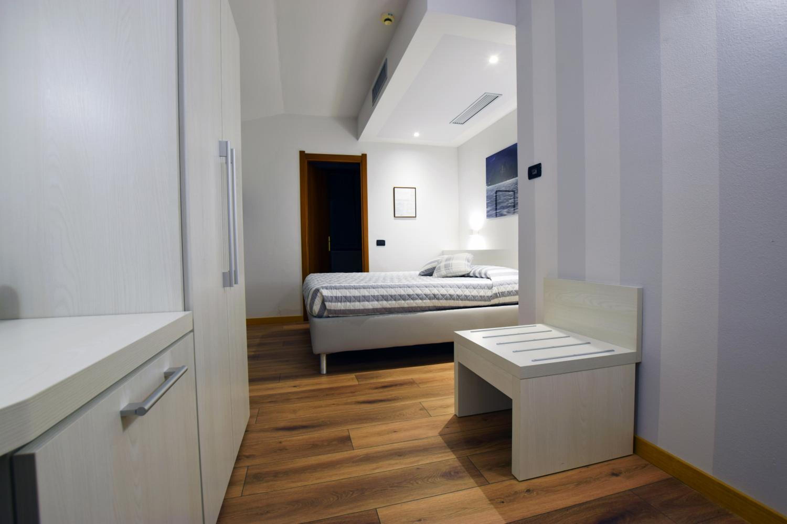 Deluxe Double or Twin Room with Lake View photo 2