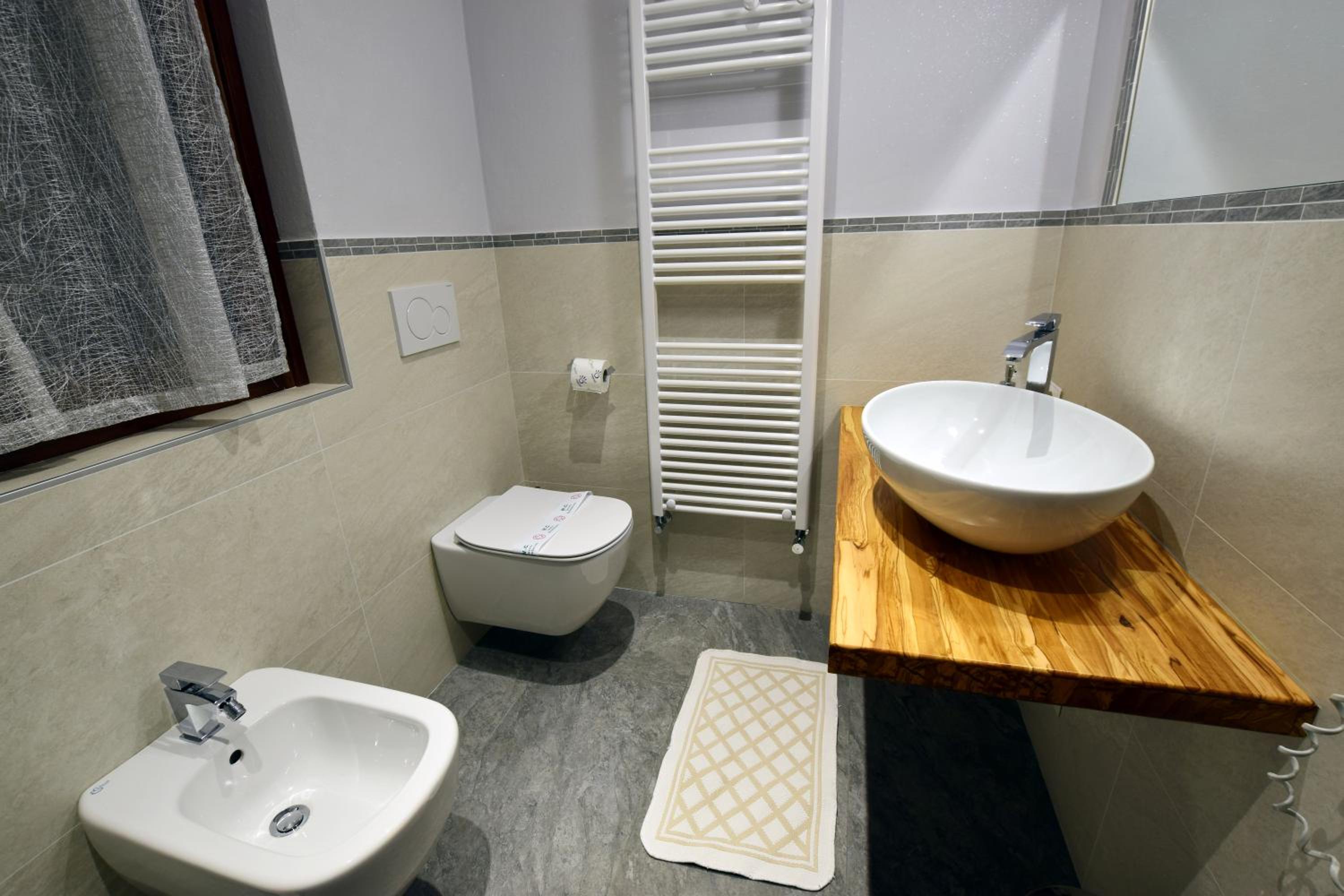 Deluxe Double or Twin Room with Lake View photo 3