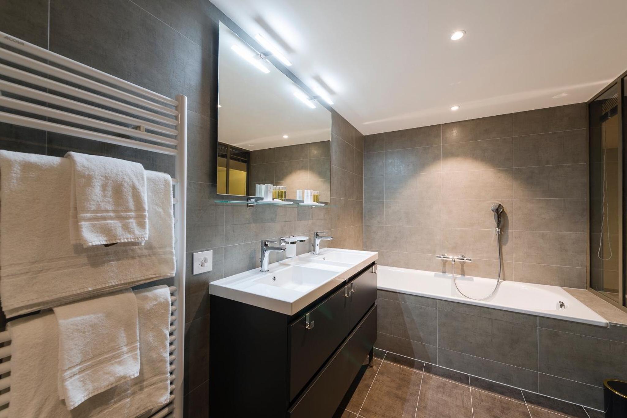 Suite - Photo 10