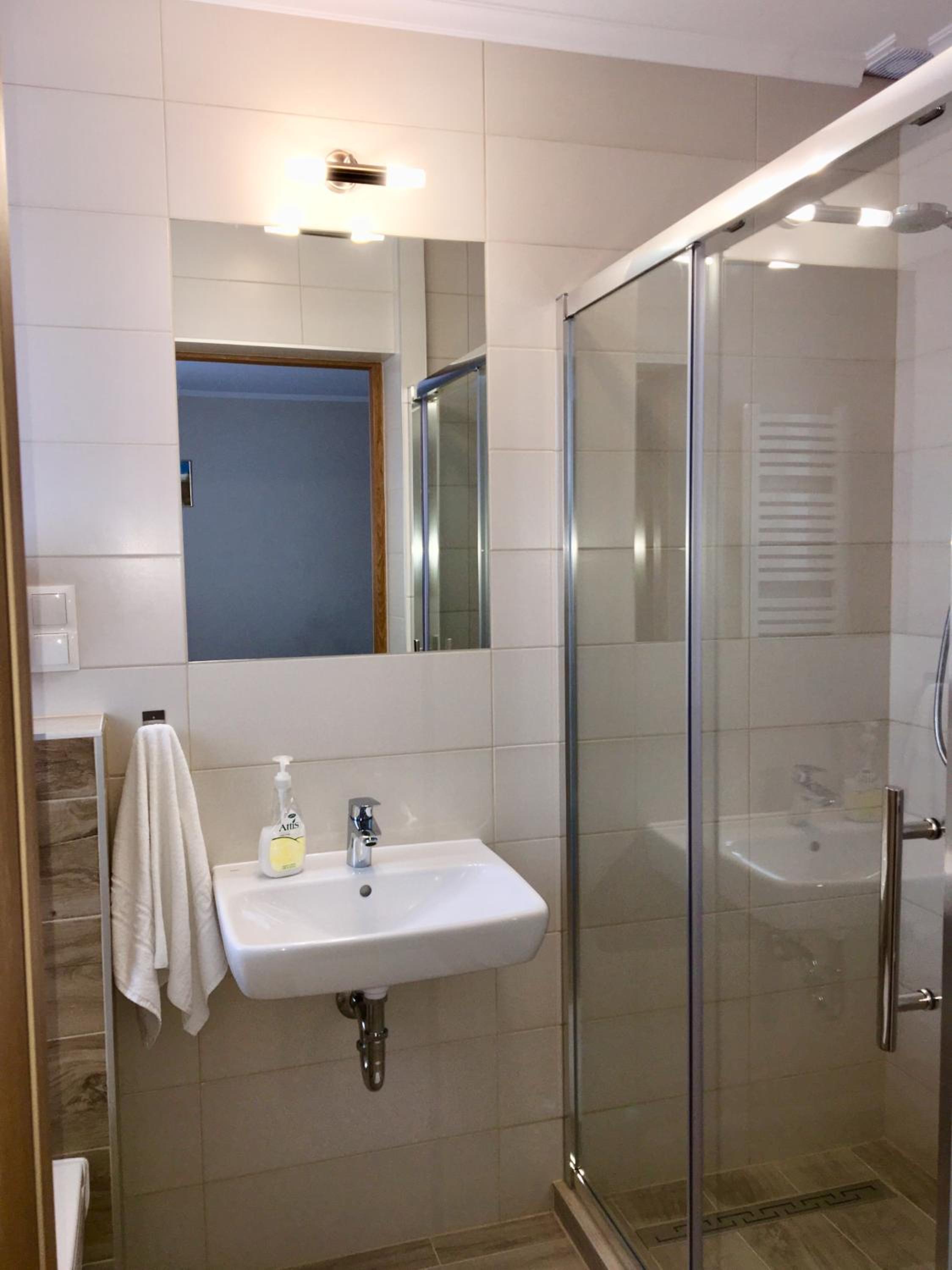 Quadruple Room with Private Bathroom photo 2