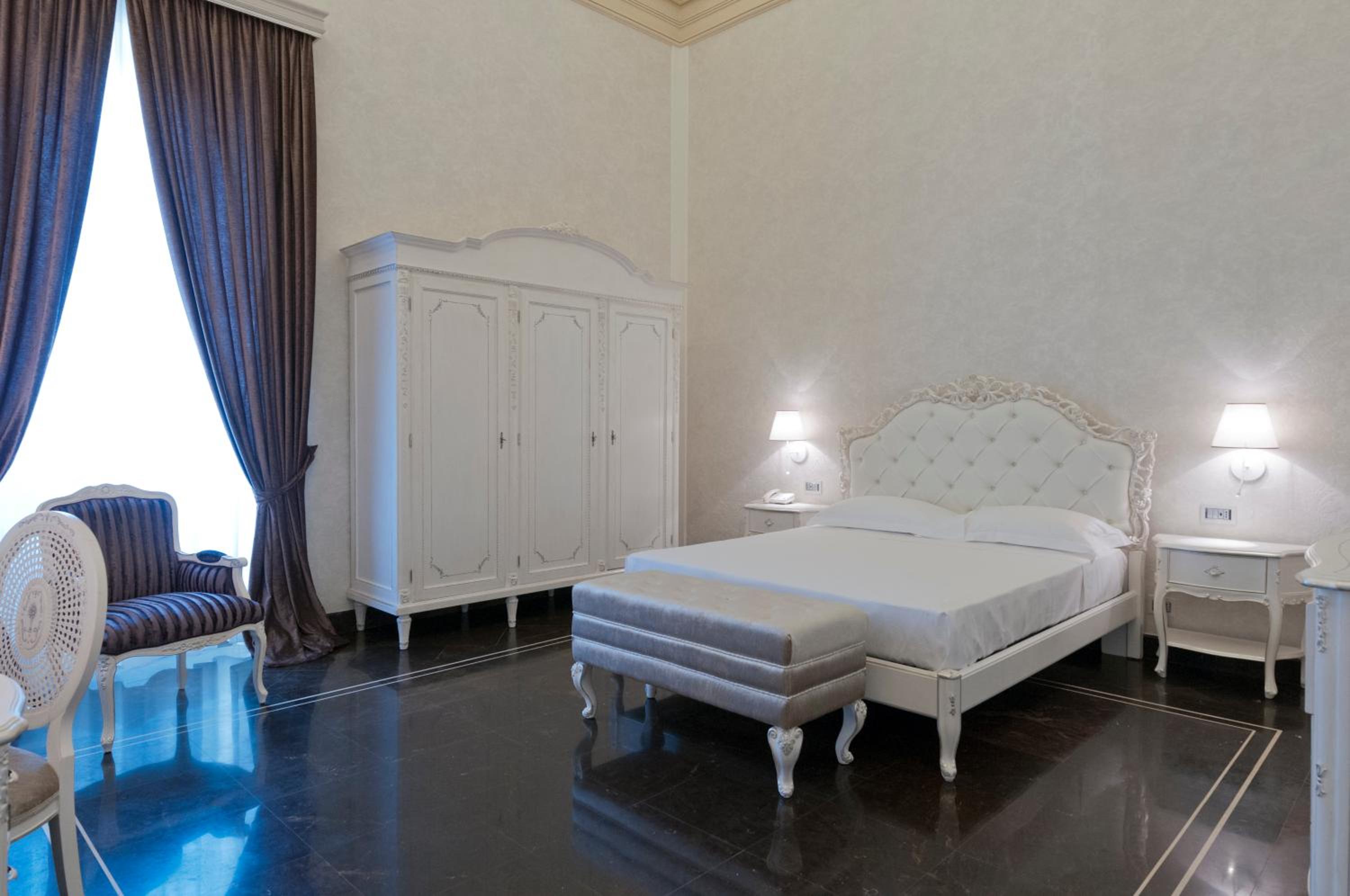 Deluxe Queen Room - Photo 22