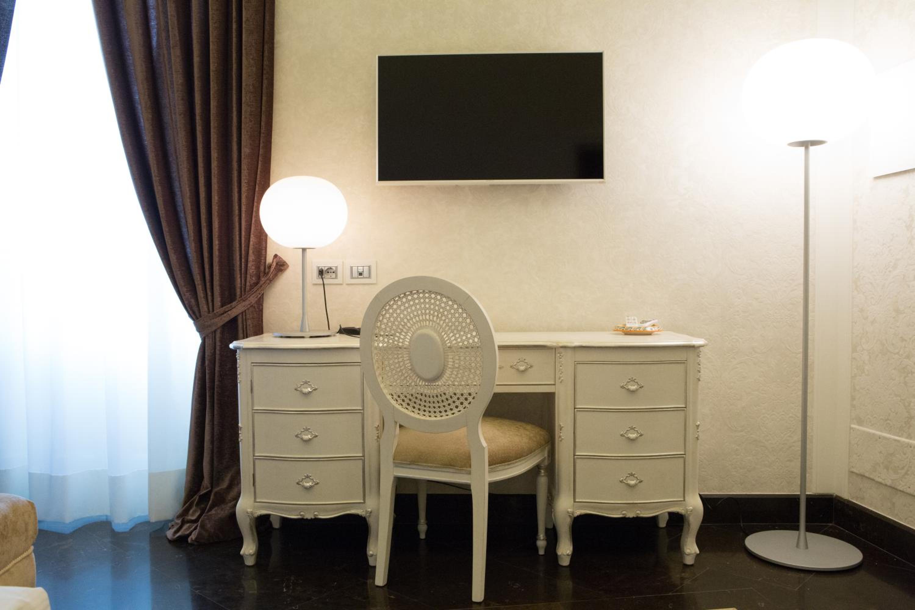 Deluxe Queen Room - Photo 26