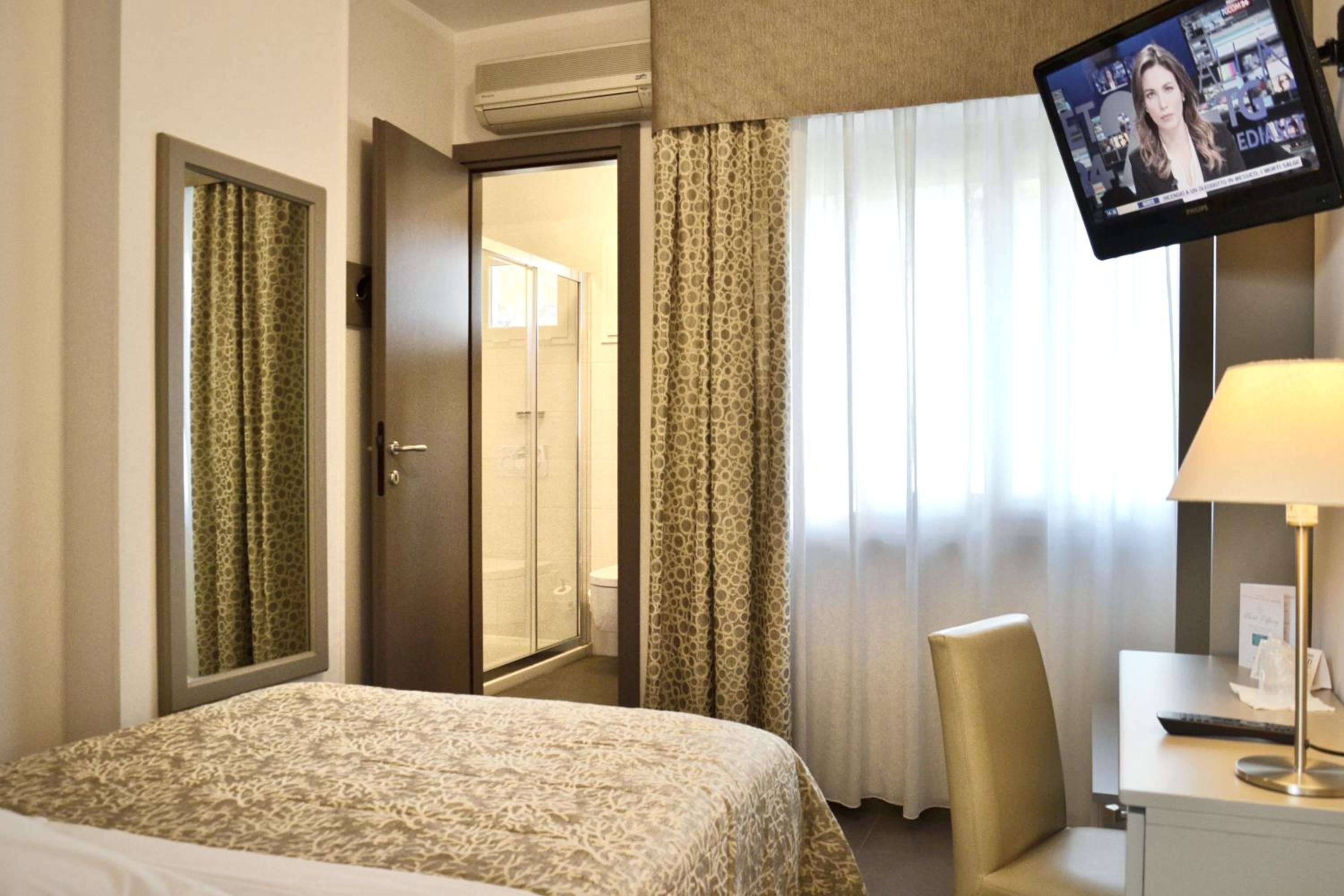 Single Room photo 2
