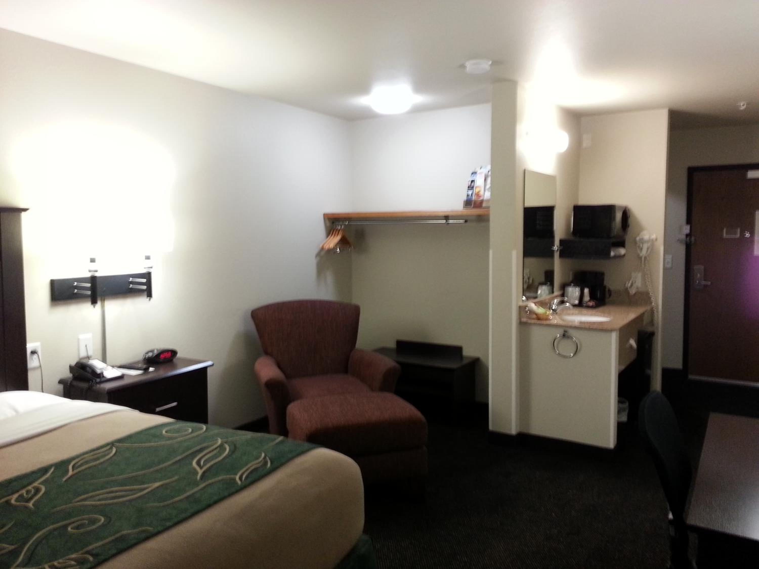 Deluxe Queen Room - Mobility Access/Non-Smoking - Photo 4