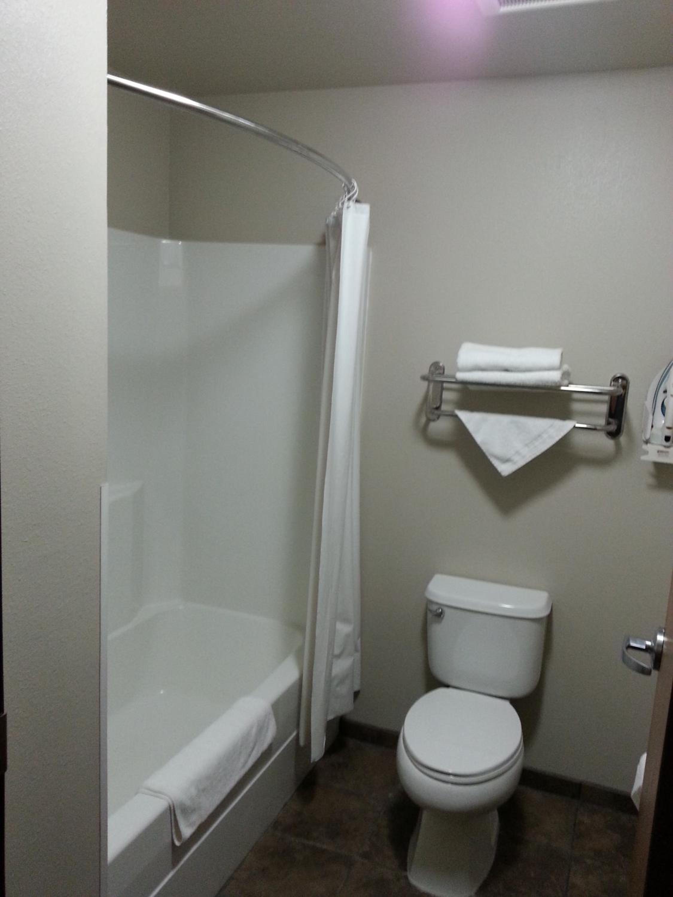 King Room - Non-Smoking - Photo 7