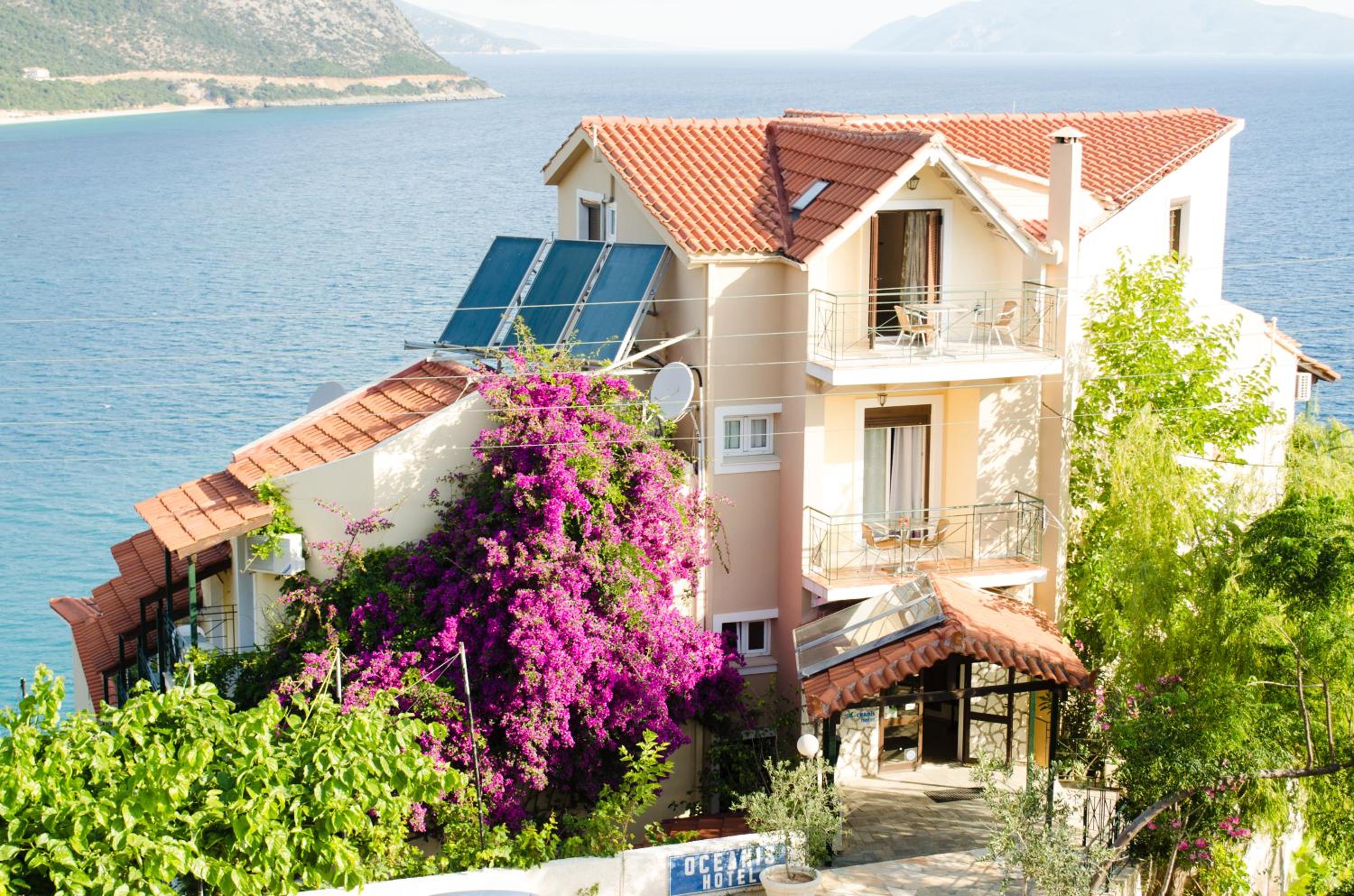 Standard Double or Twin Room with Sea View - Photo 38