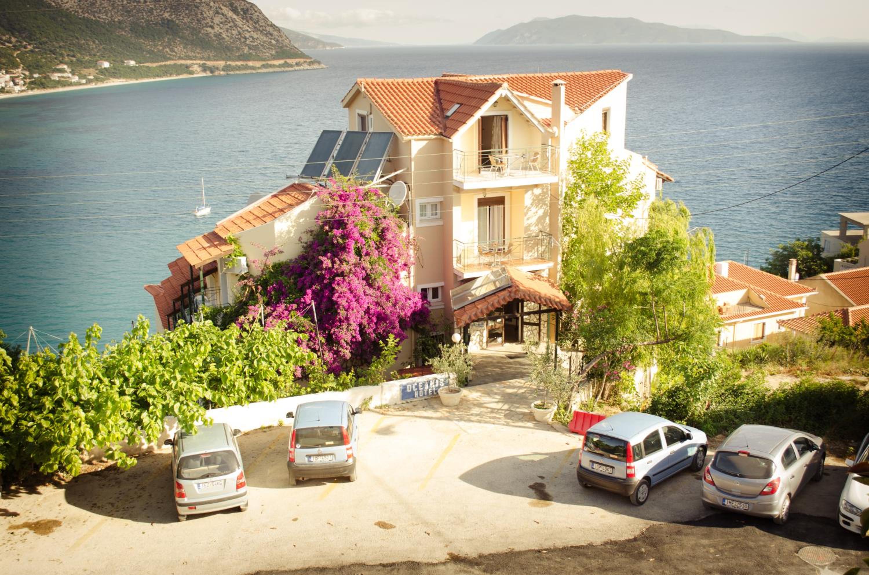Standard Double or Twin Room with Sea View - Photo 39