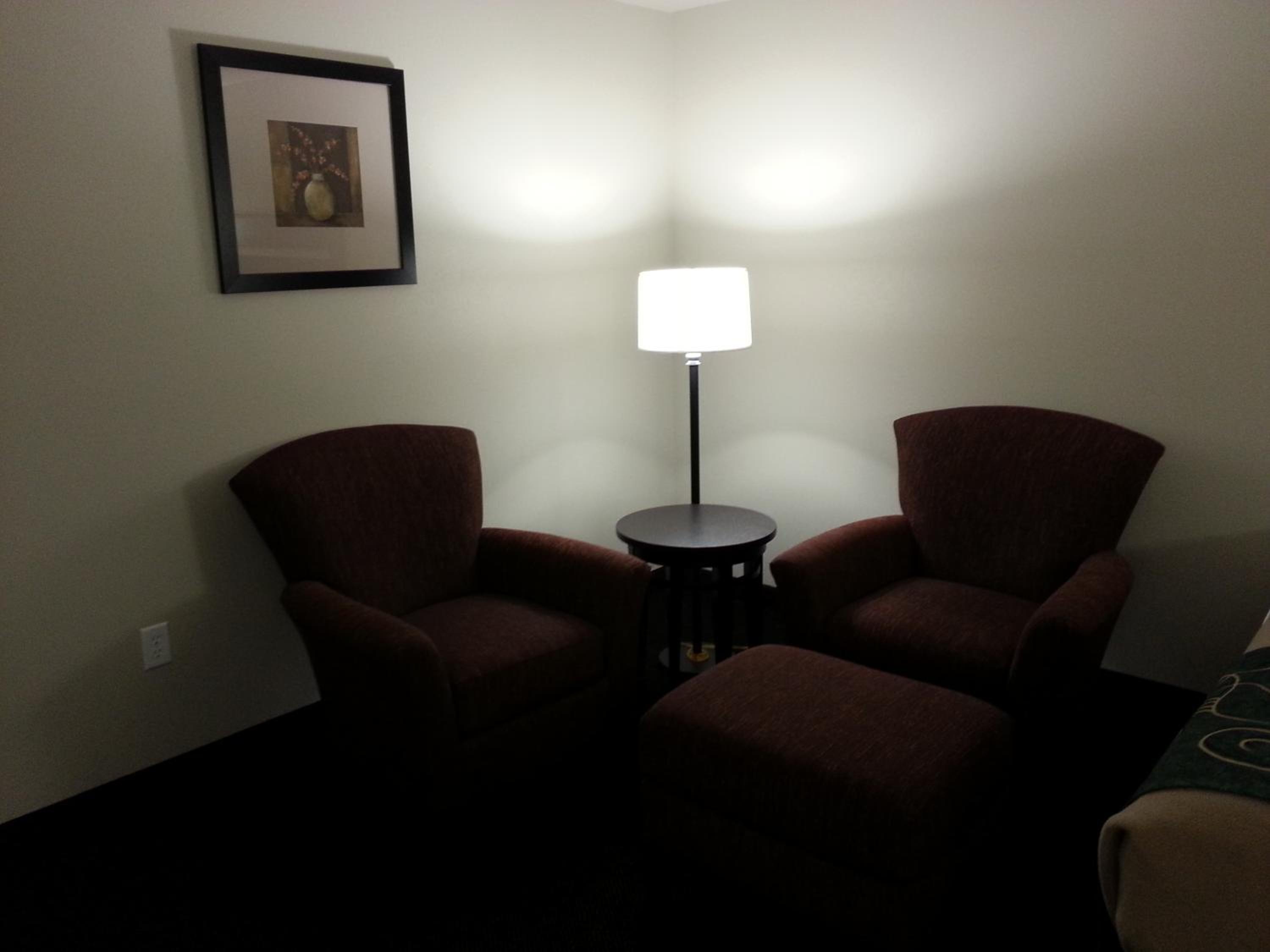 King Room - Non-Smoking - Photo 5