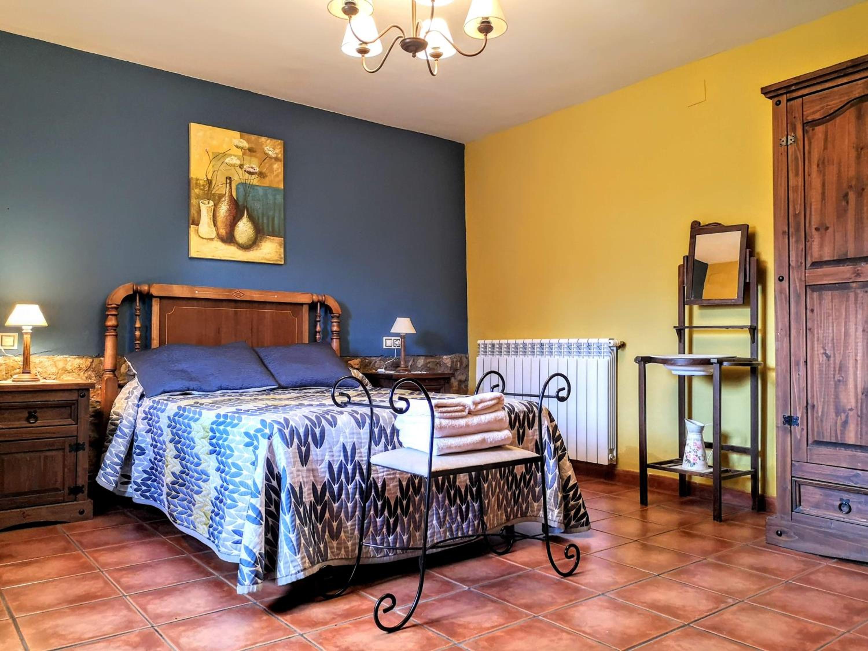 Six-Bedroom House photo 2