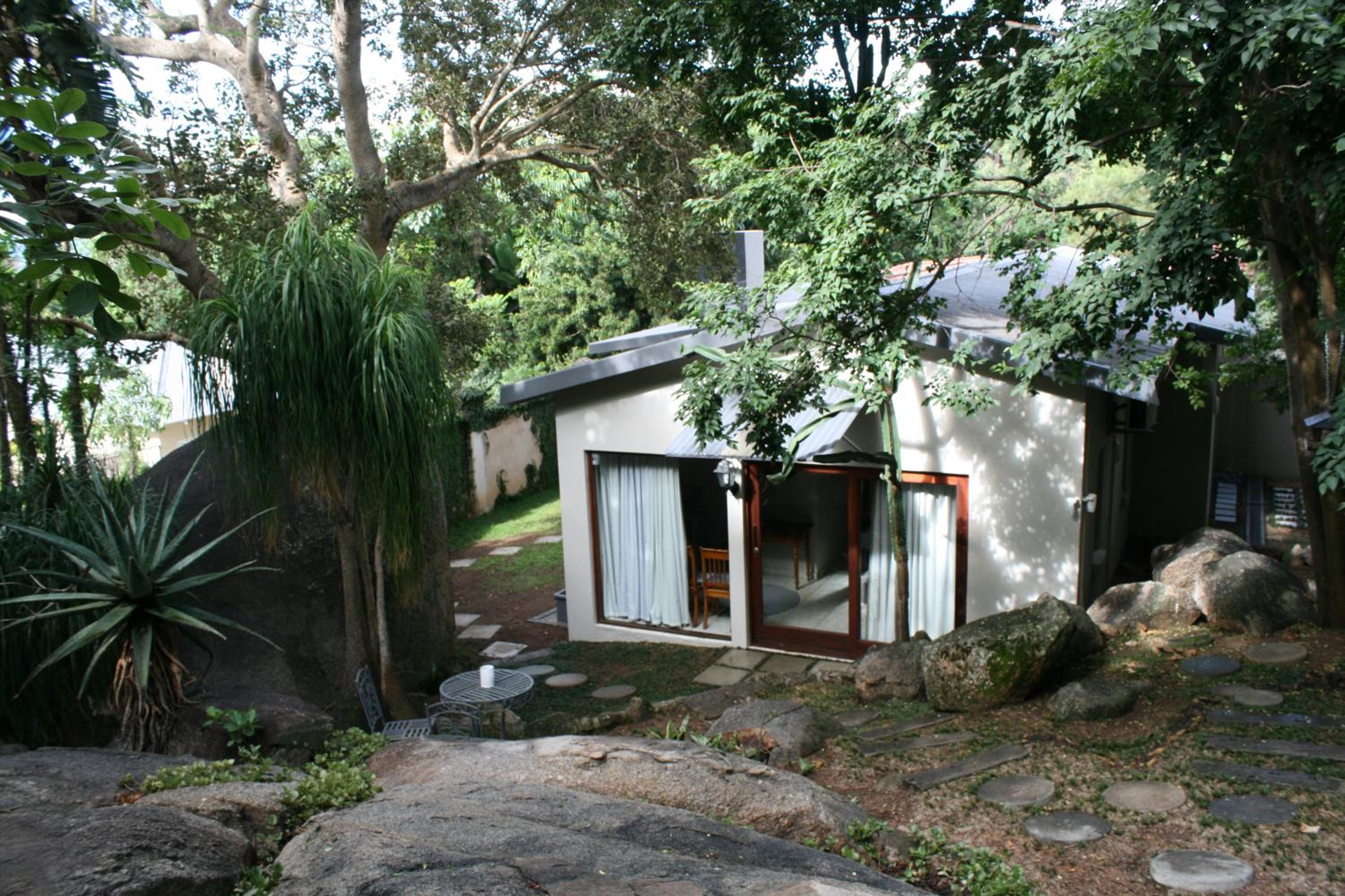 Suite - Photo 19